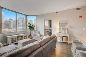 W Randolph St #806-010