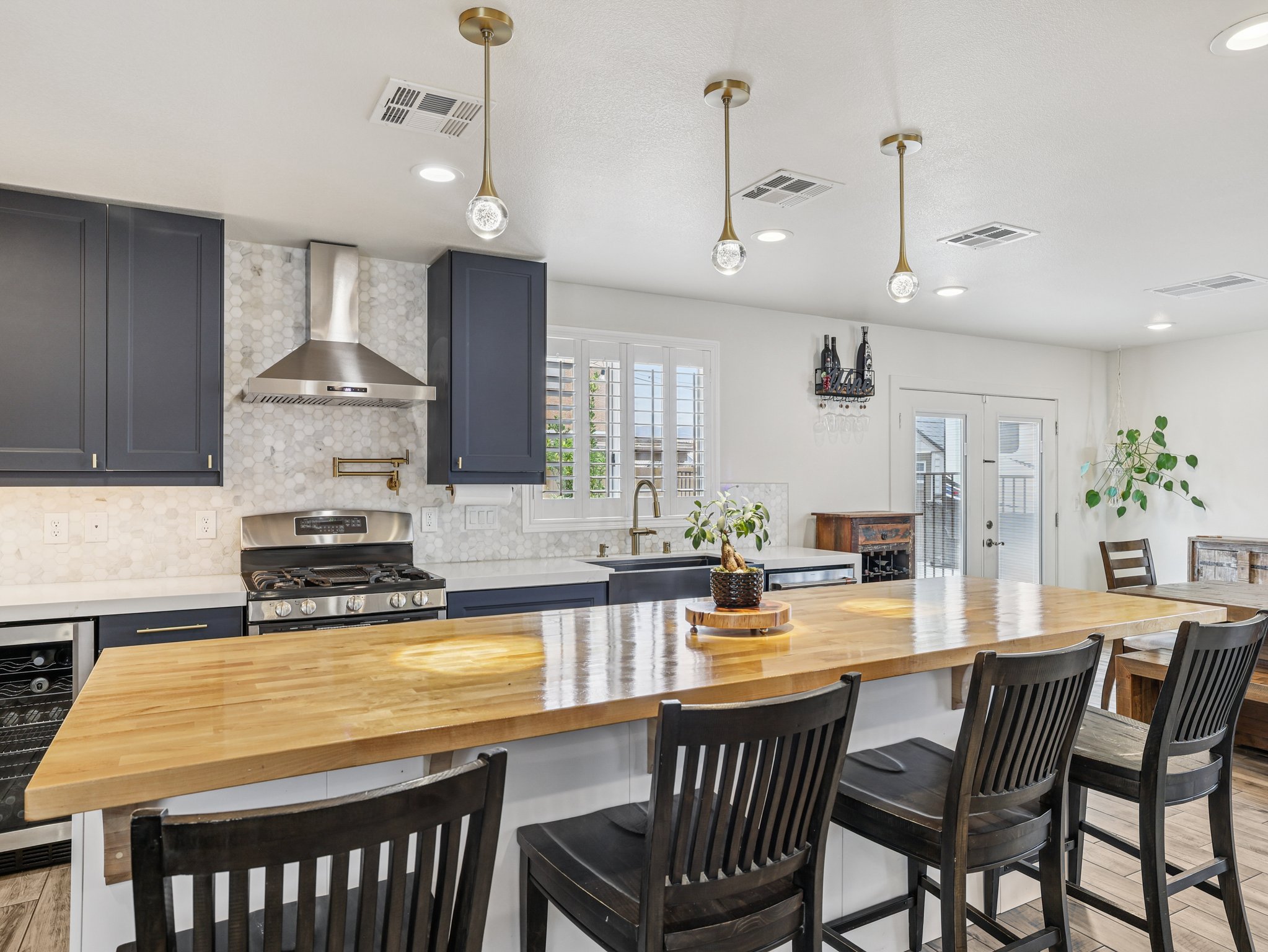 Royal Guard Ave-S2607-013.jpg