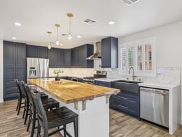 Royal Guard Ave-S2607-012.jpg