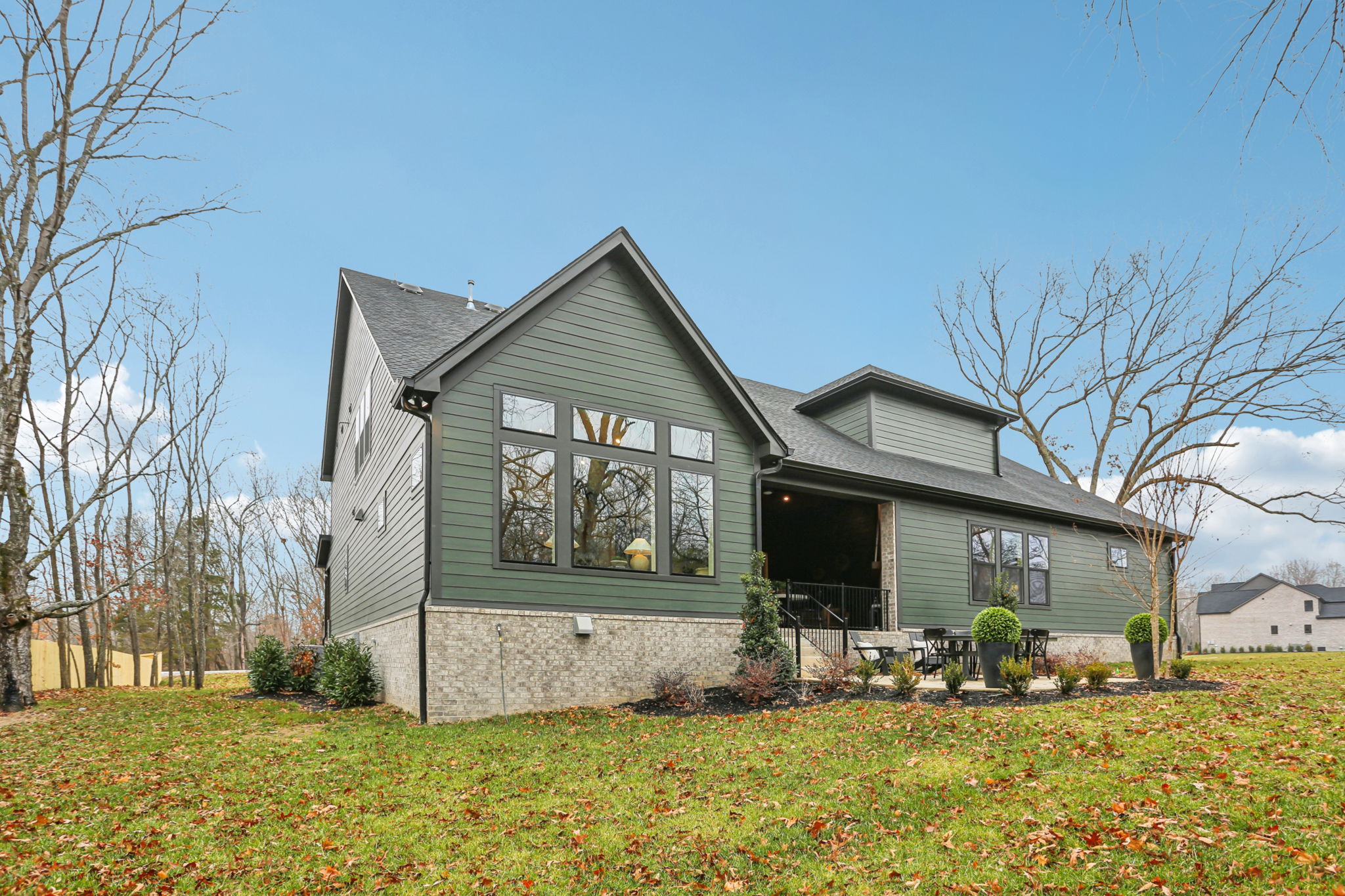 7201 Severide St-S0912-074