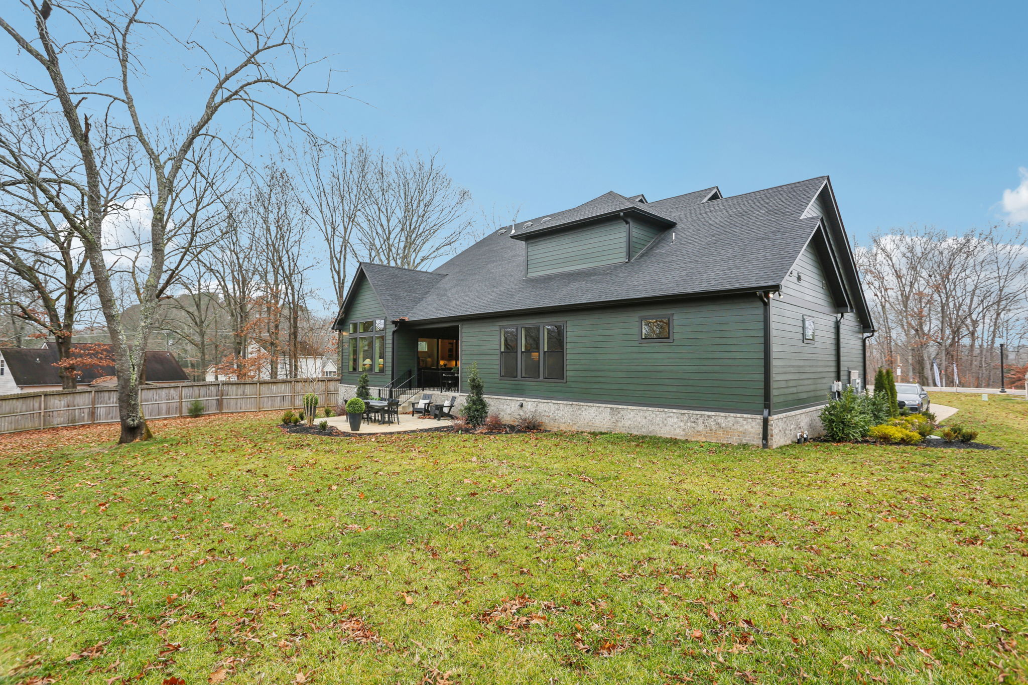 7201 Severide St-S0912-076