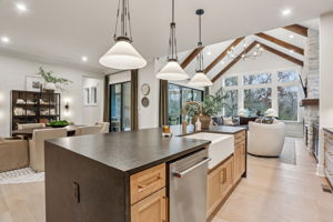 7201 Severide St-S0912-029