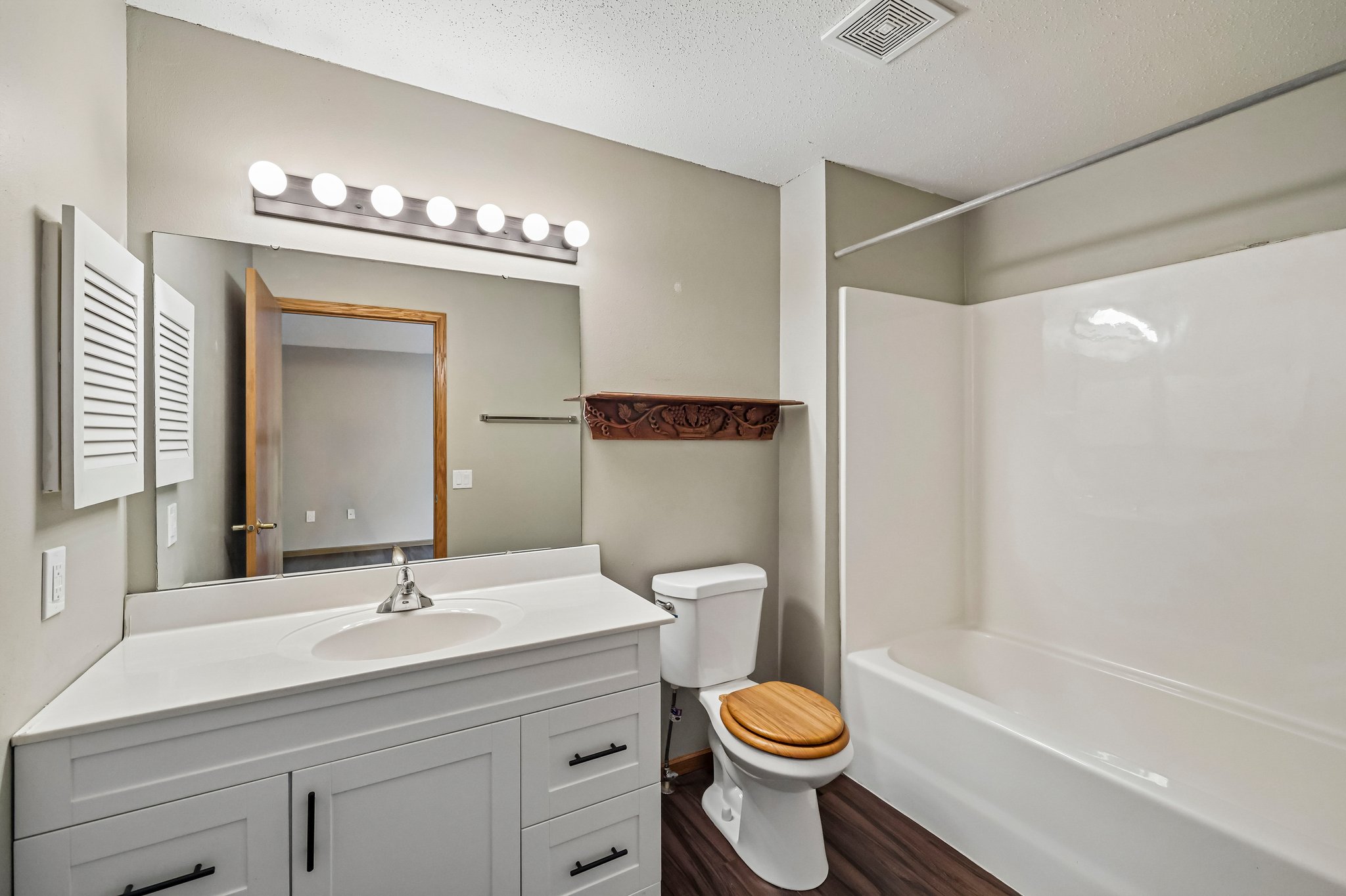 - 7203 Mid Town Rd 212-S3005-028.jpg