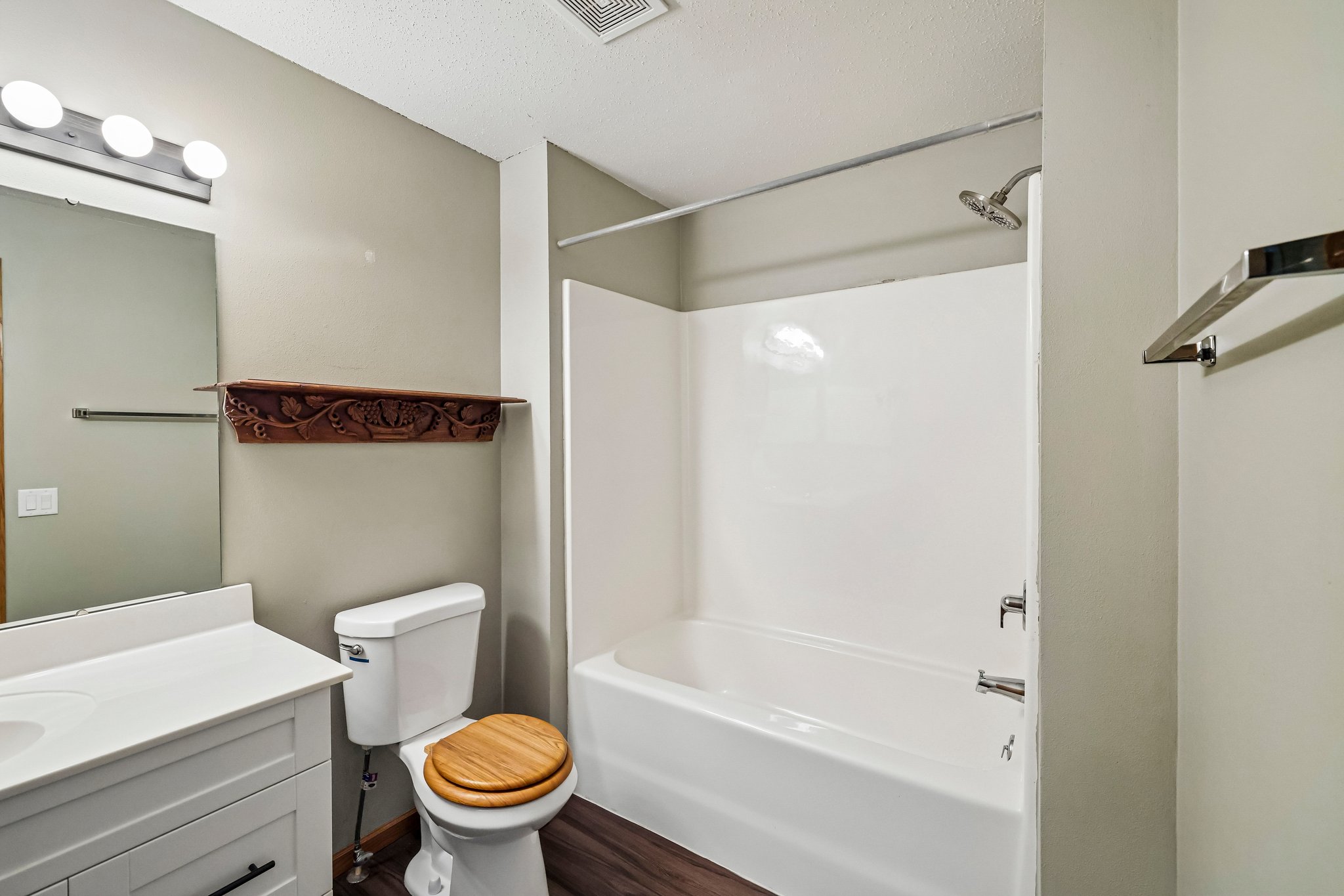 - 7203 Mid Town Rd 212-S3005-029.jpg