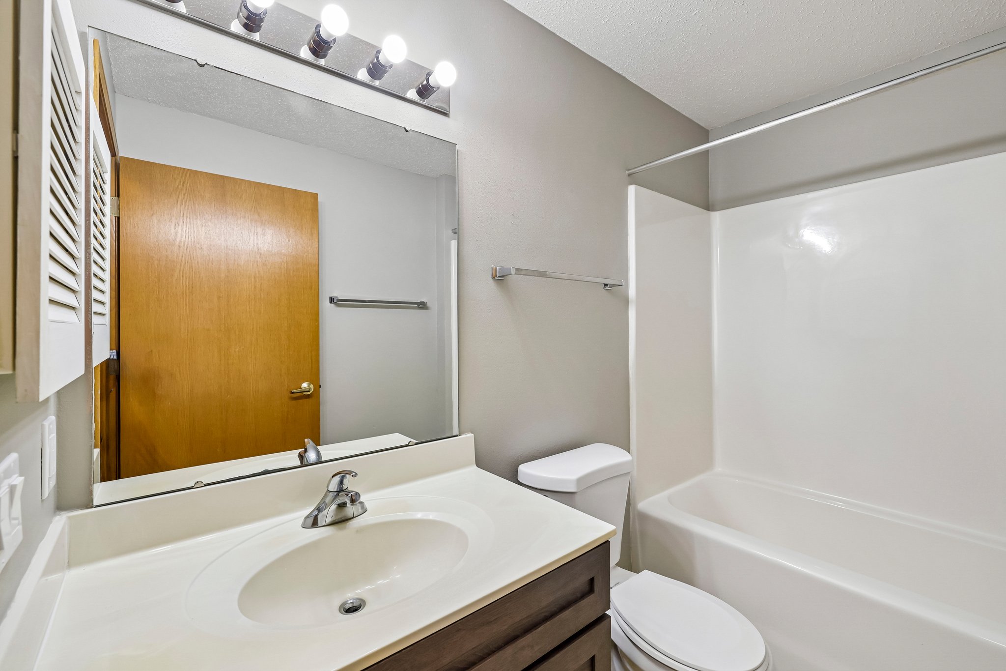- 7203 Mid Town Rd 212-S3005-030.jpg