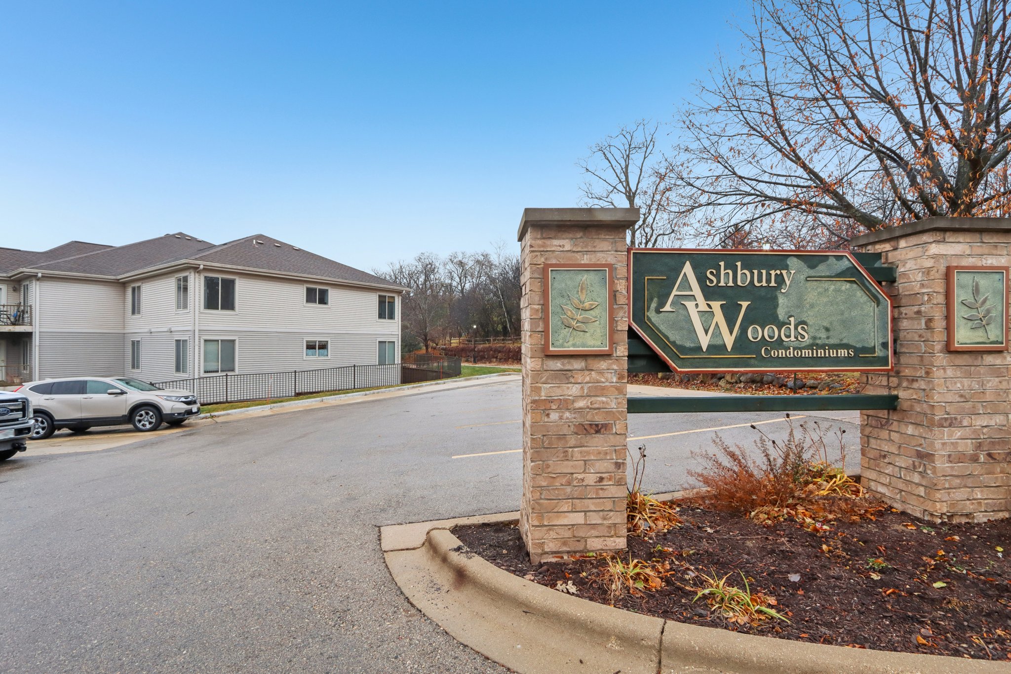 Mid Town Rd 301-S1911-004.jpg