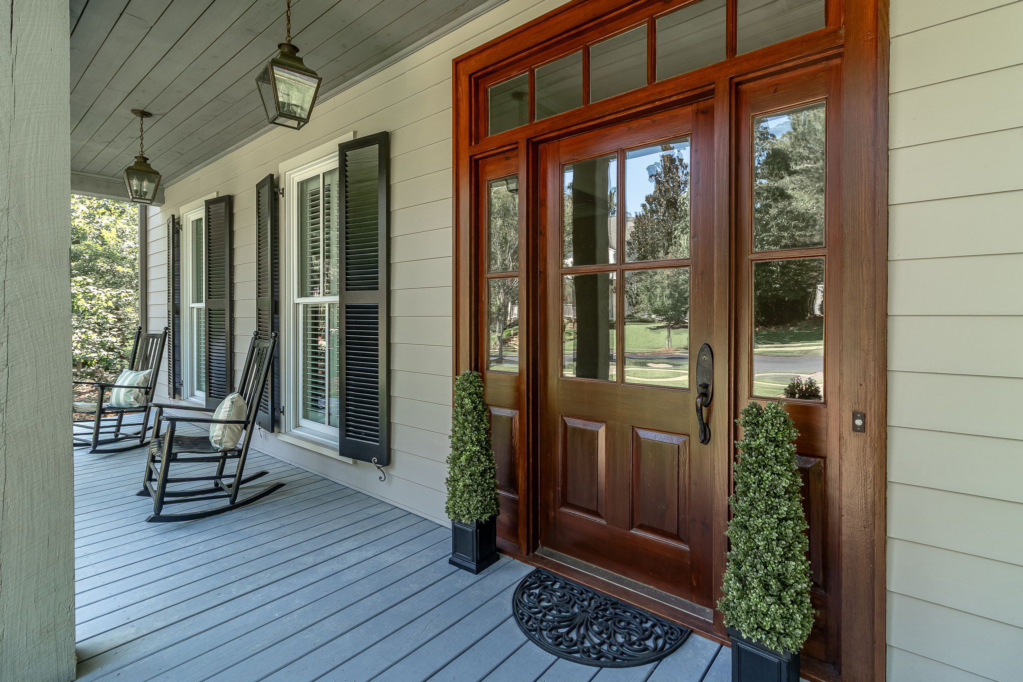 Front Porch/Entrance