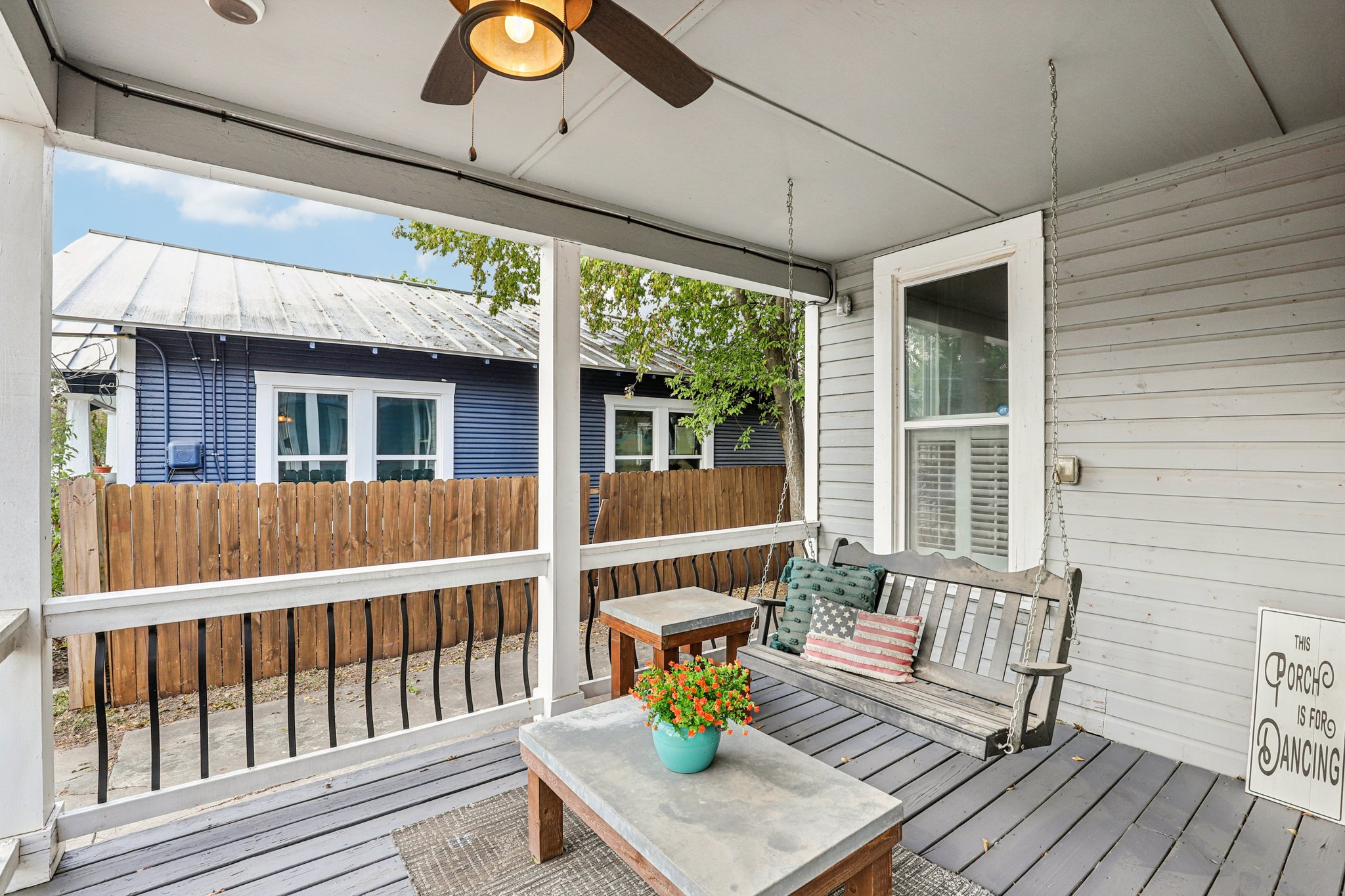 St James St-S2410-010.jpg