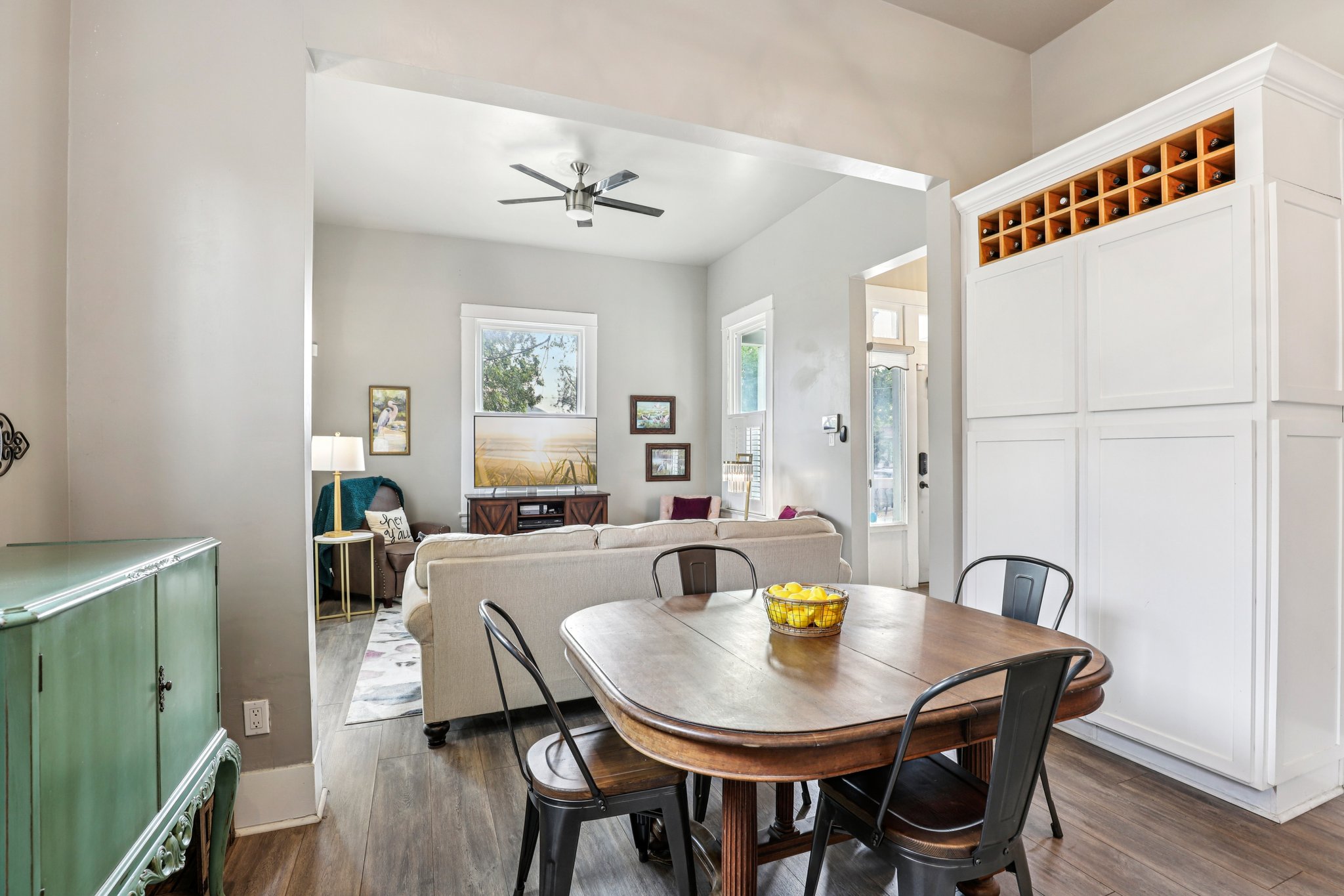 St James St-S2410-022.jpg