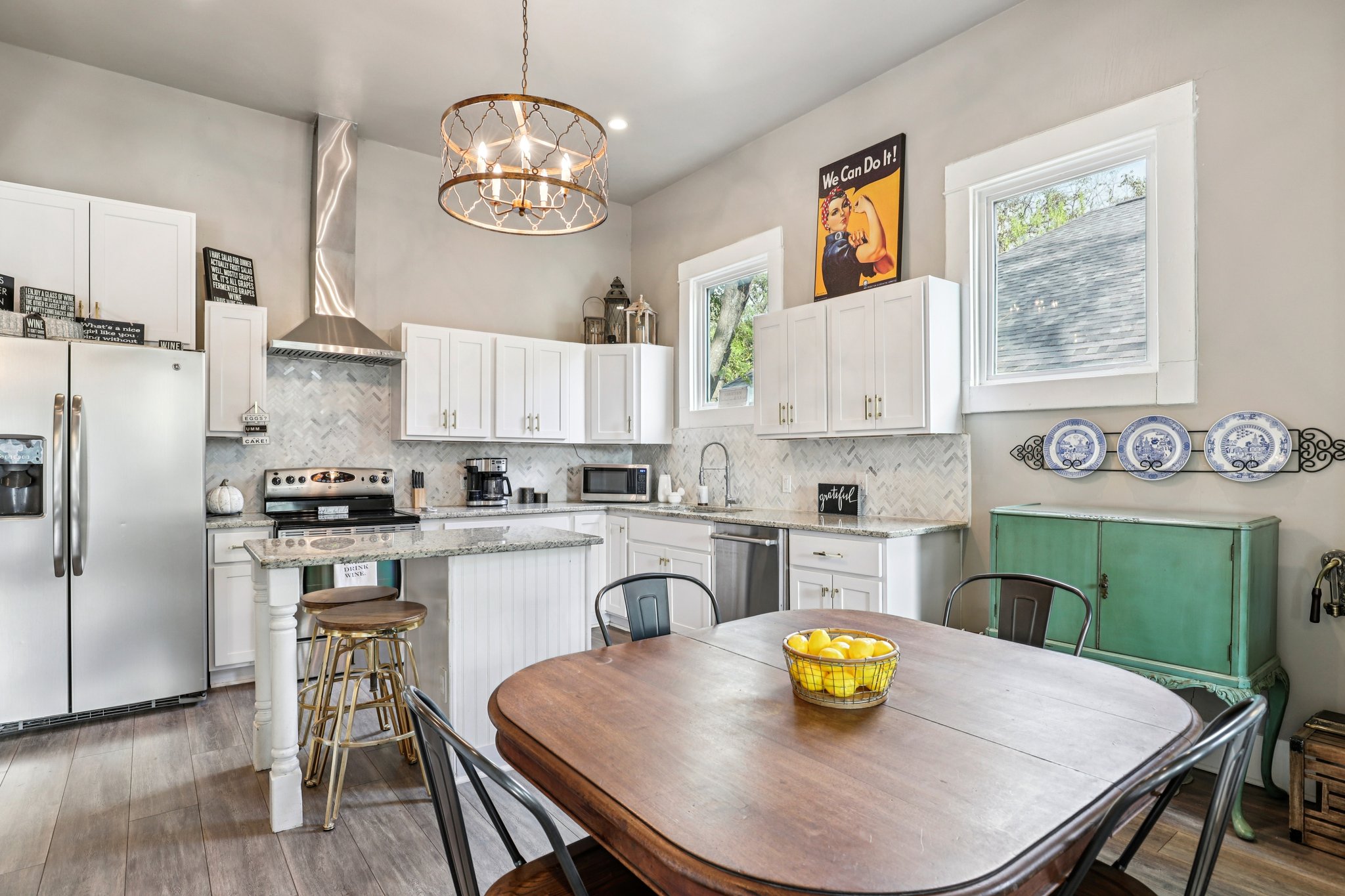 St James St-S2410-025.jpg