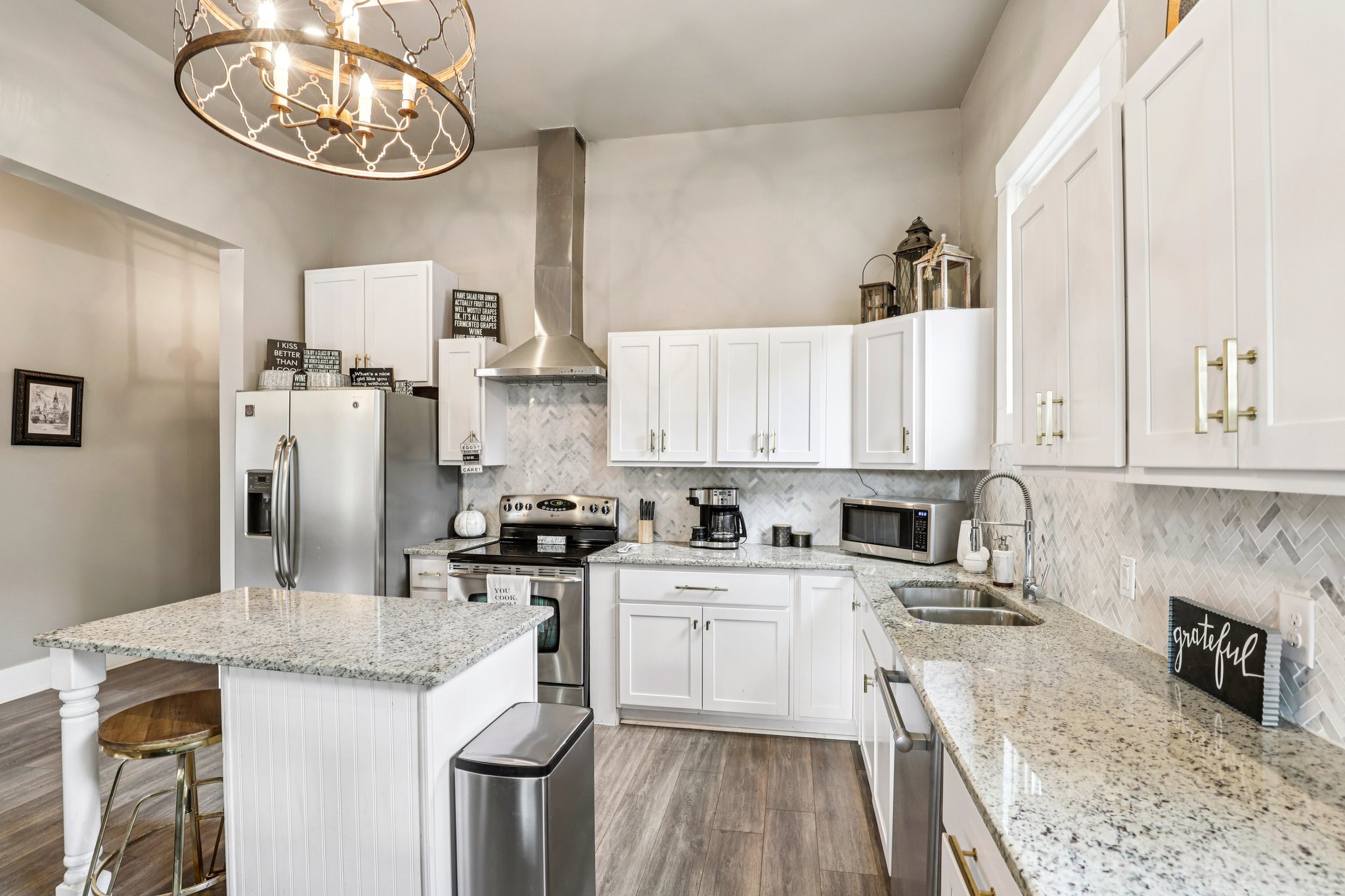 St James St-S2410-030.jpg