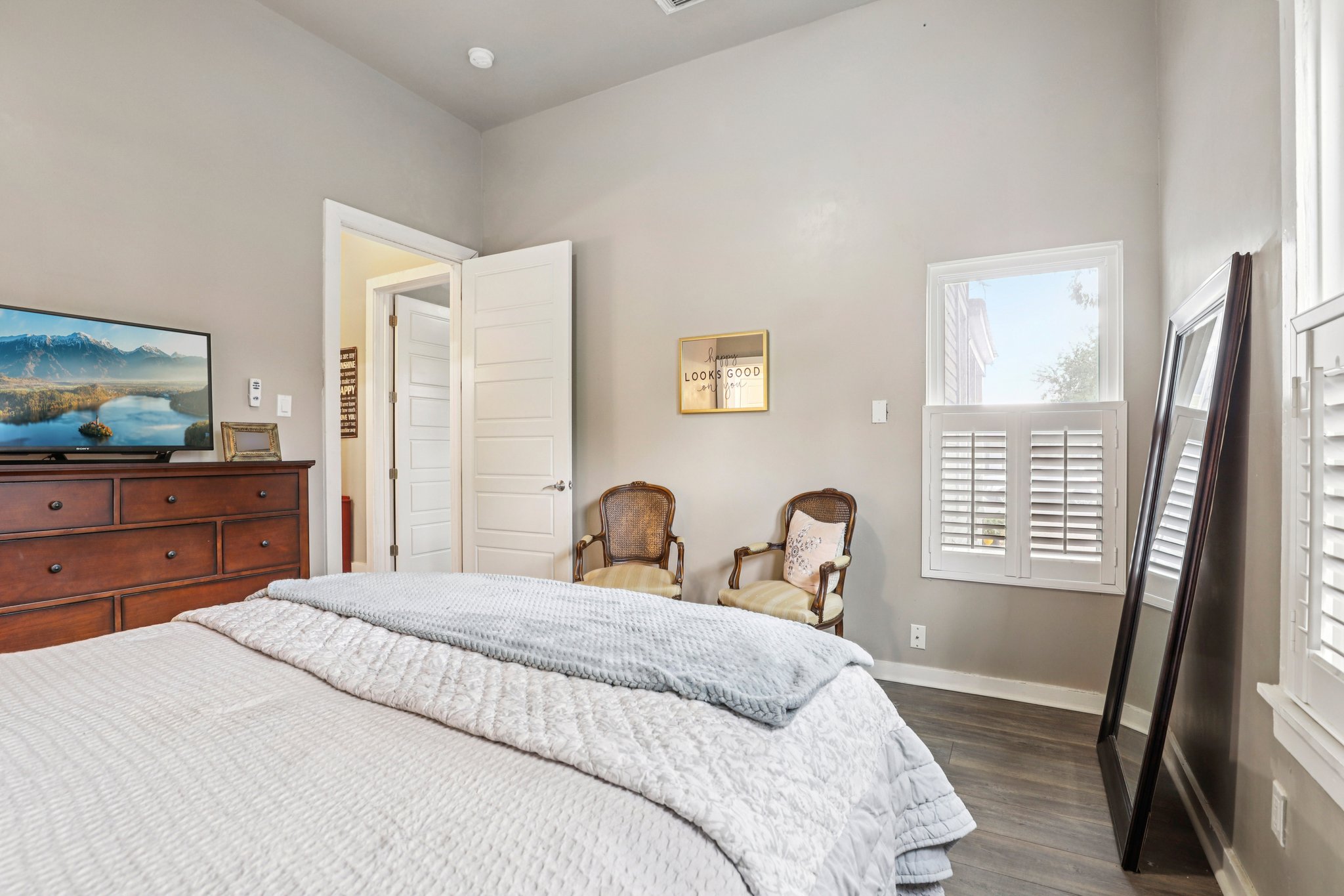 St James St-S2410-037.jpg