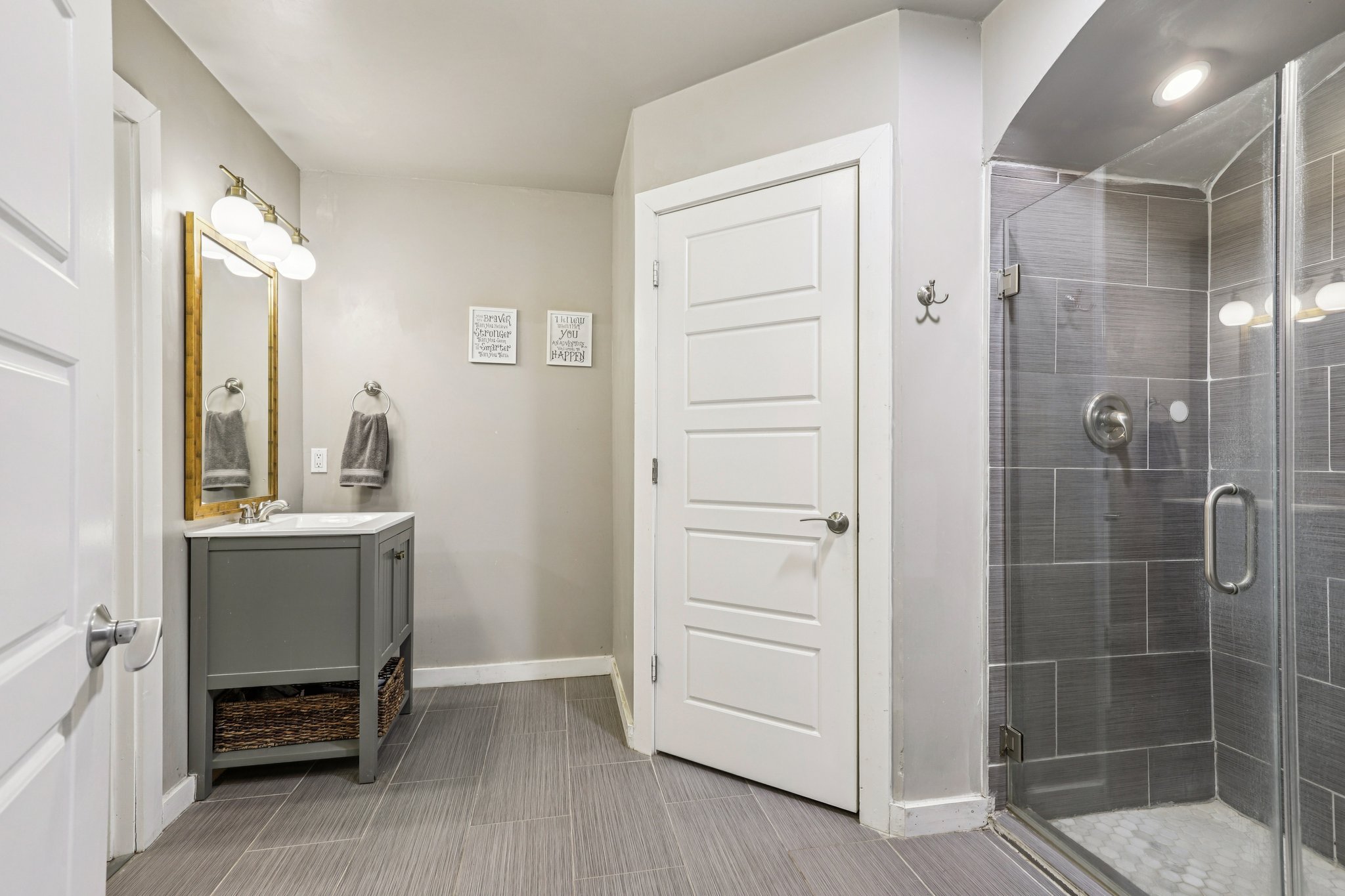 St James St-S2410-039.jpg