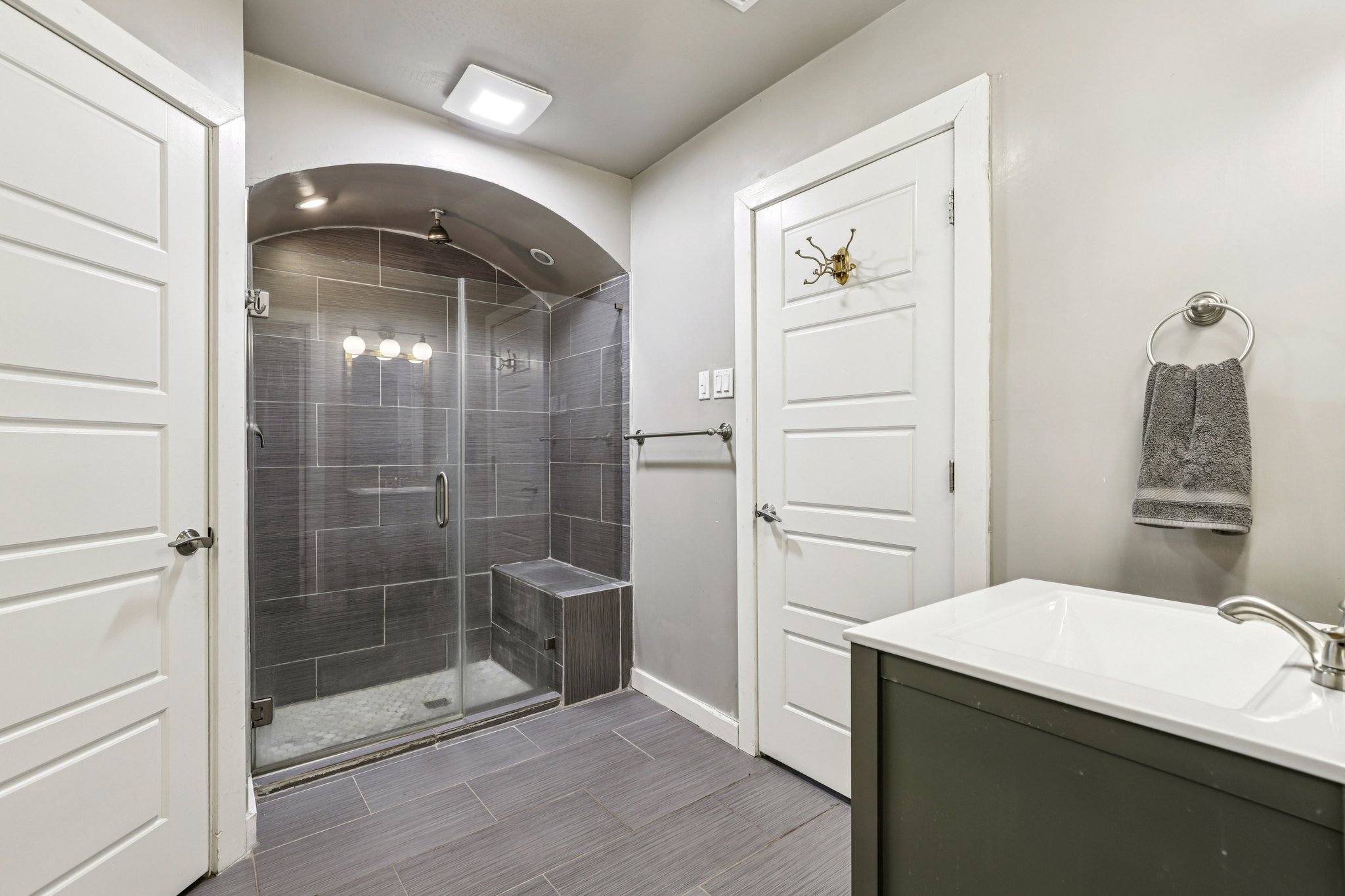 St James St-S2410-041.jpg