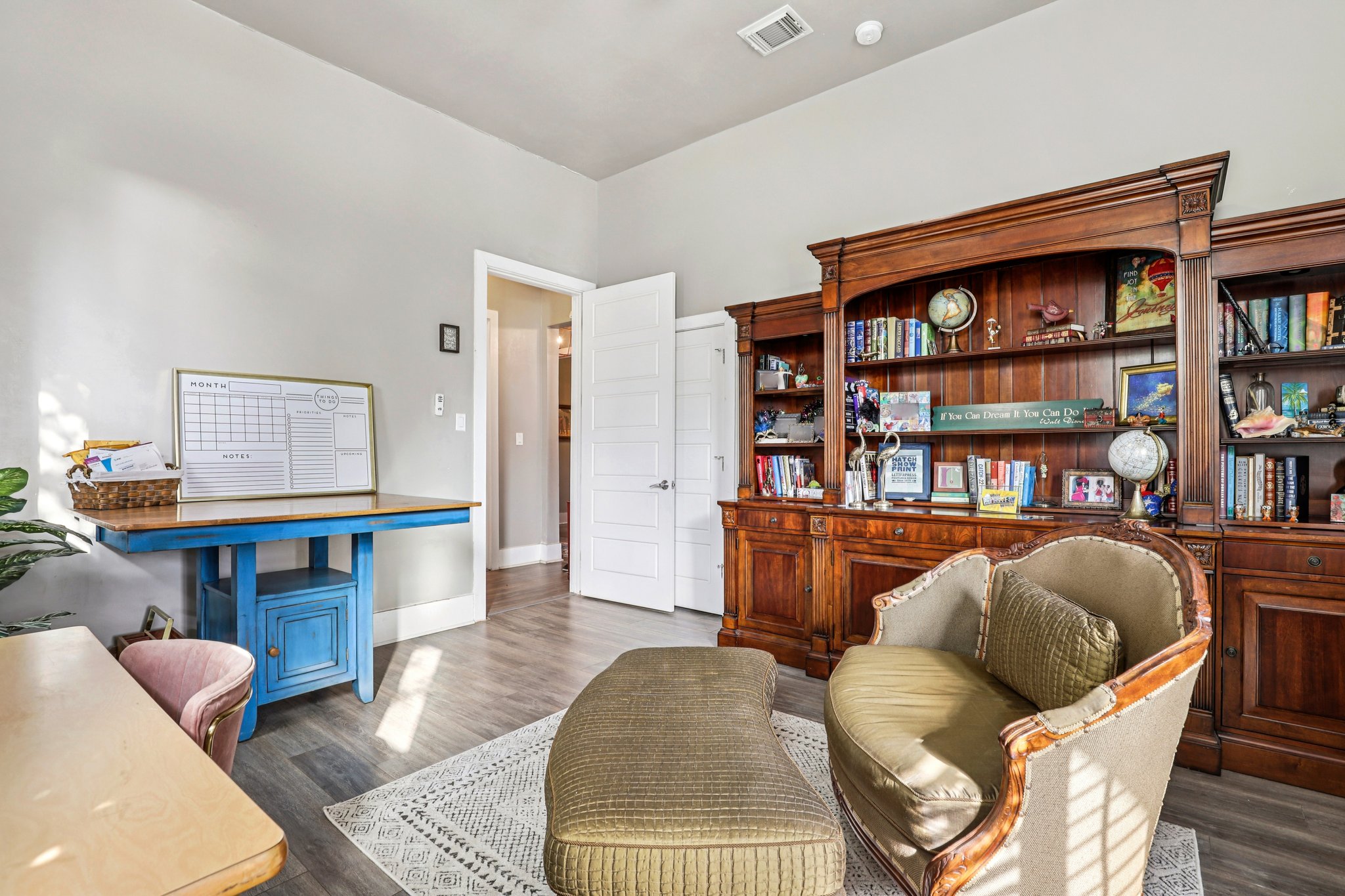 St James St-S2410-046.jpg