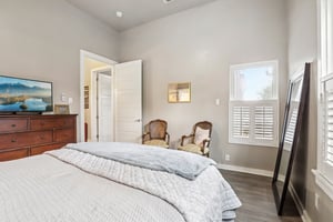 St James St-S2410-037.jpg