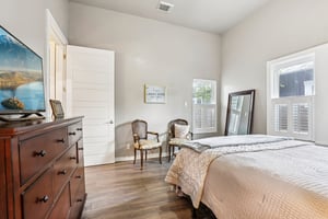 St James St-S2410-038.jpg