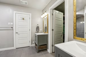 St James St-S2410-040.jpg