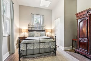 St James St-S2410-047.jpg