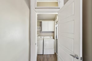 St James St-S2410-050.jpg