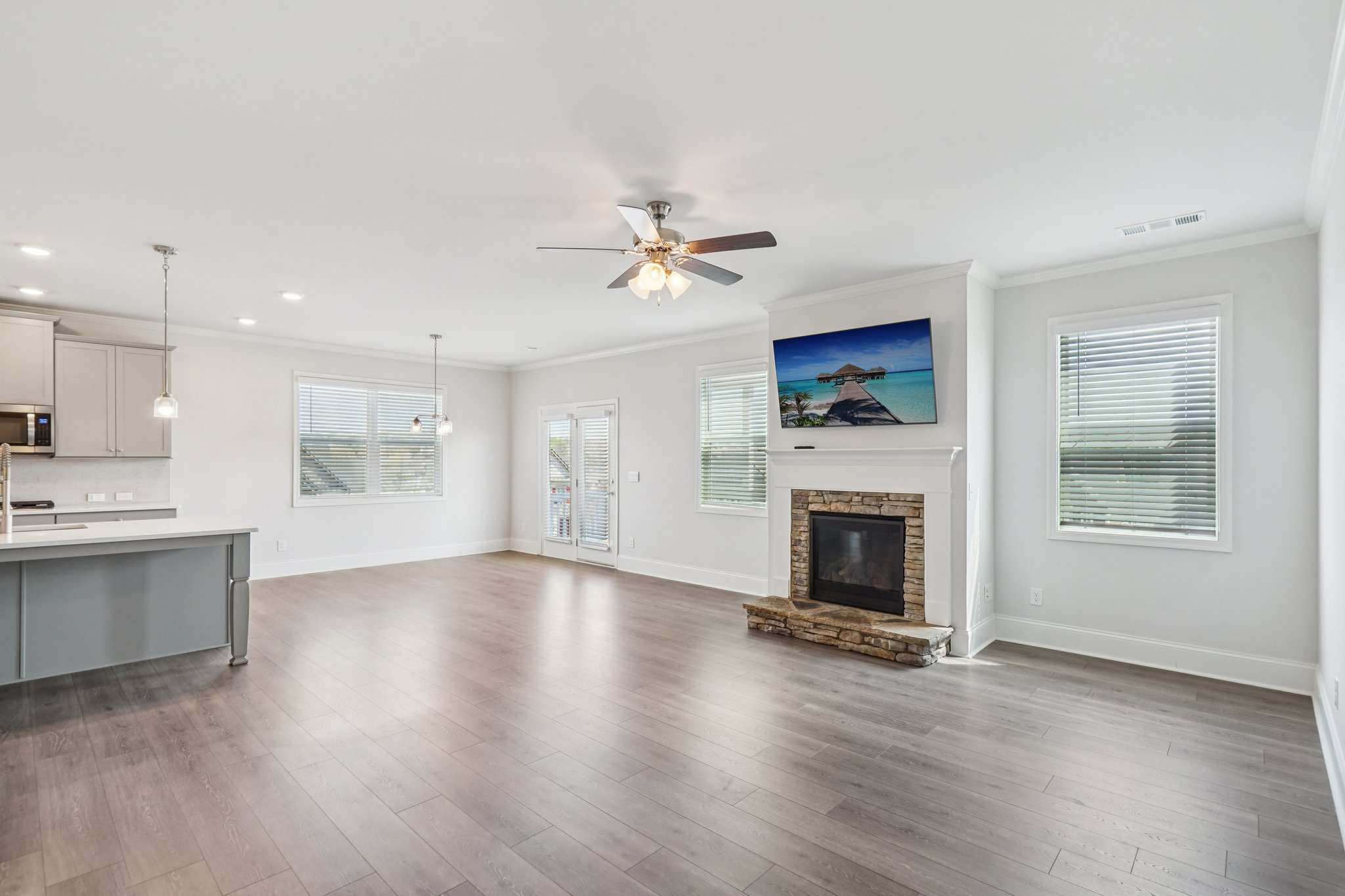 Whitewater Dr-S2803-008.jpg