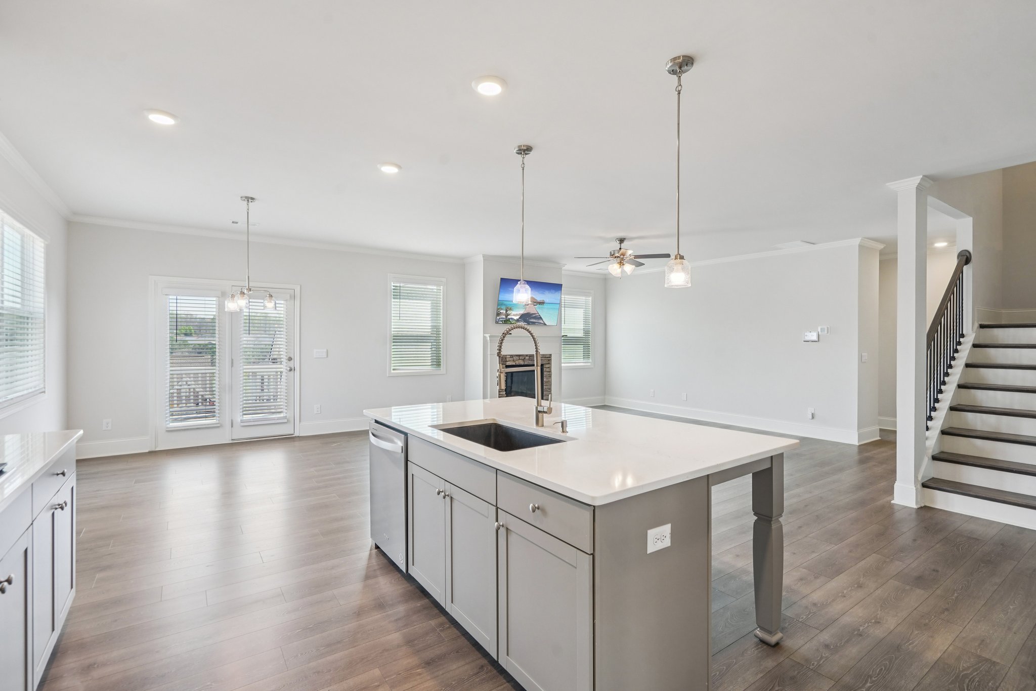 Whitewater Dr-S2803-010.jpg