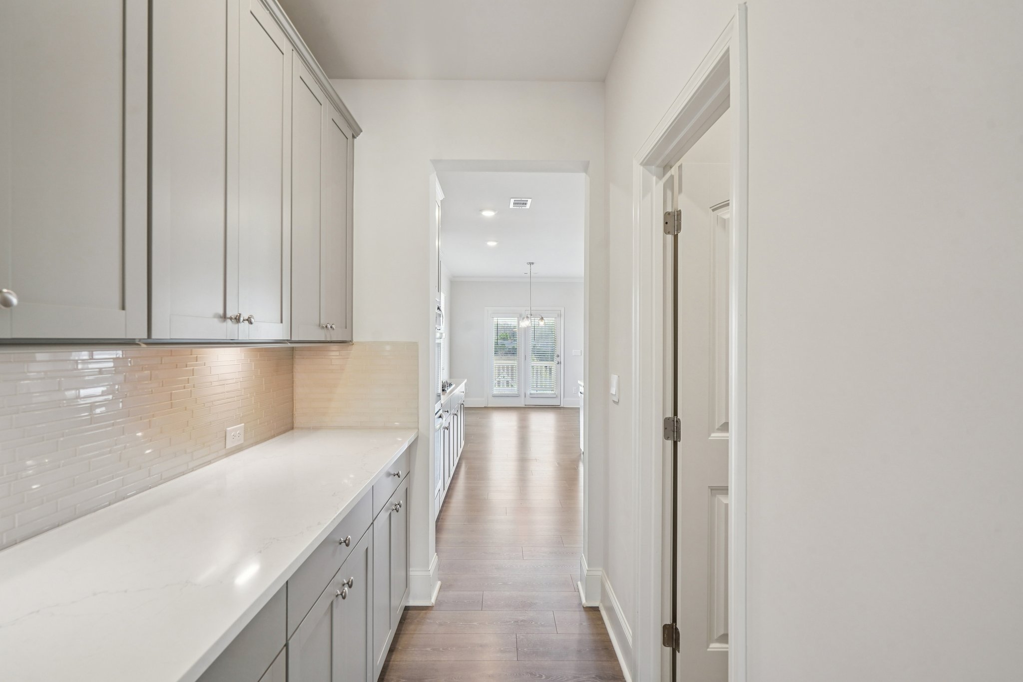 Whitewater Dr-S2803-015.jpg