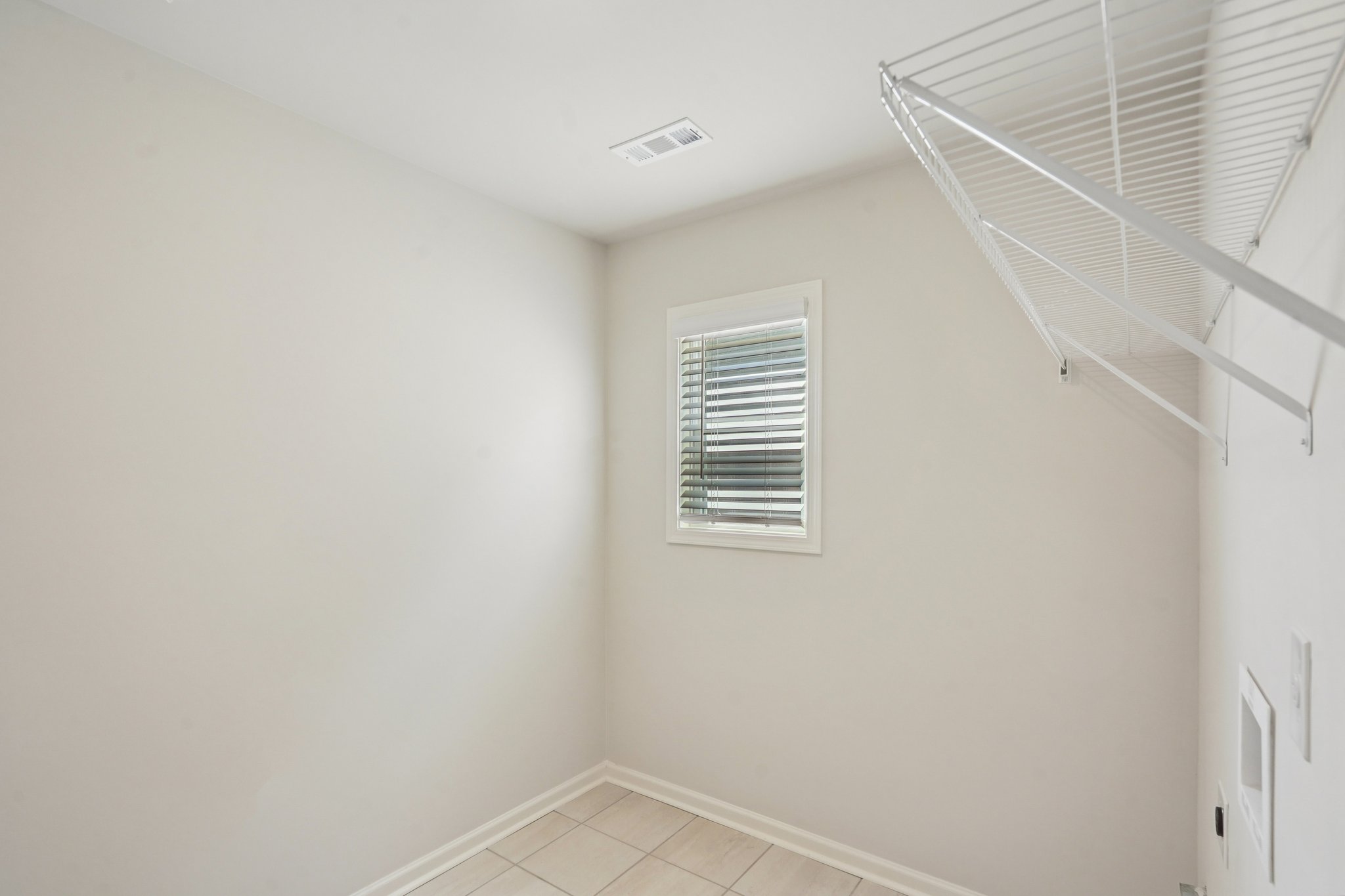 Whitewater Dr-S2803-030.jpg