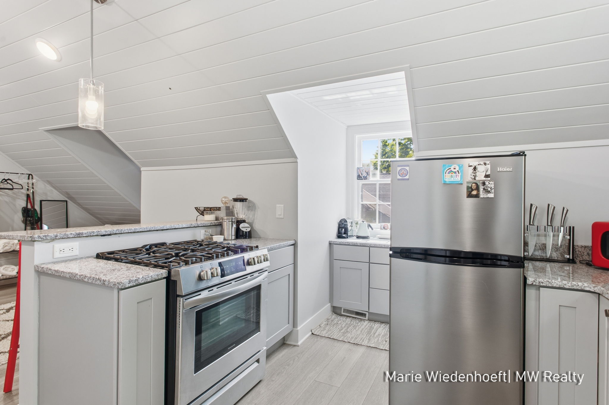  Photo 100