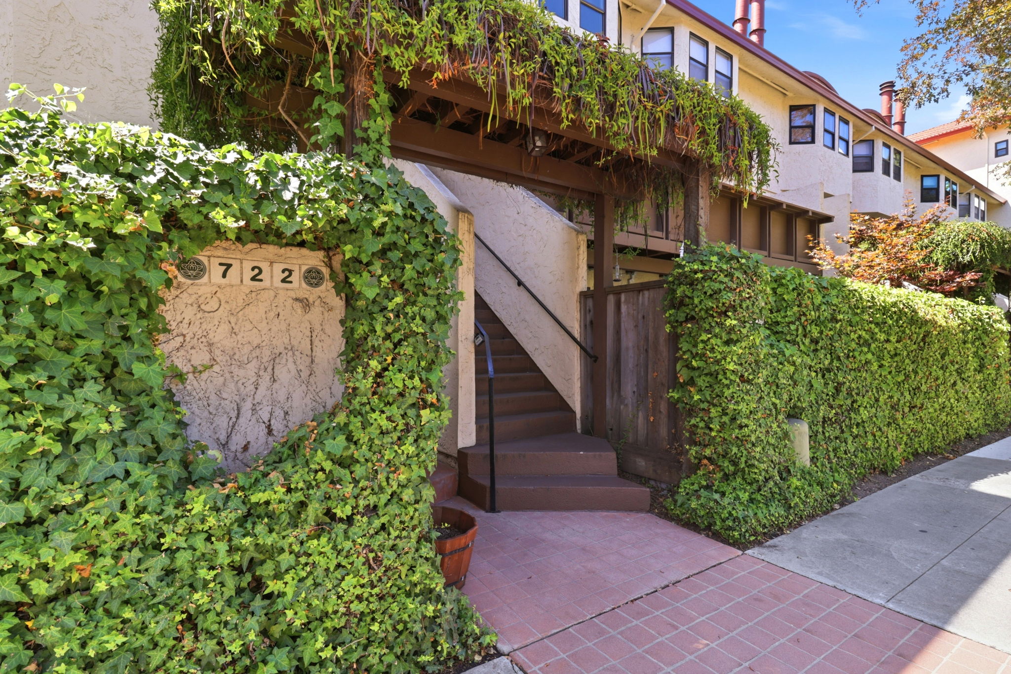 004_F8_722 Ramona St