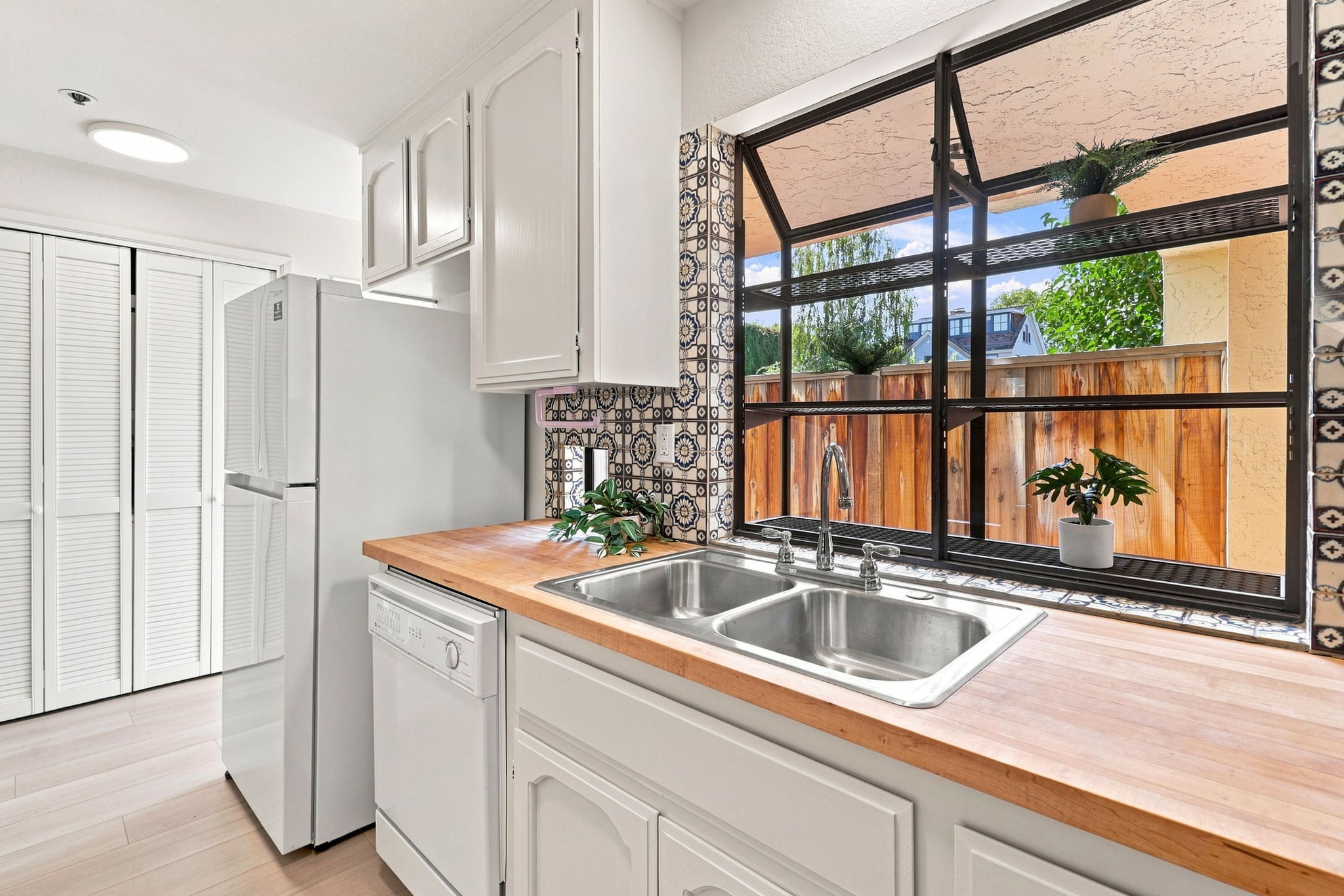 017_F8_722 Ramona St