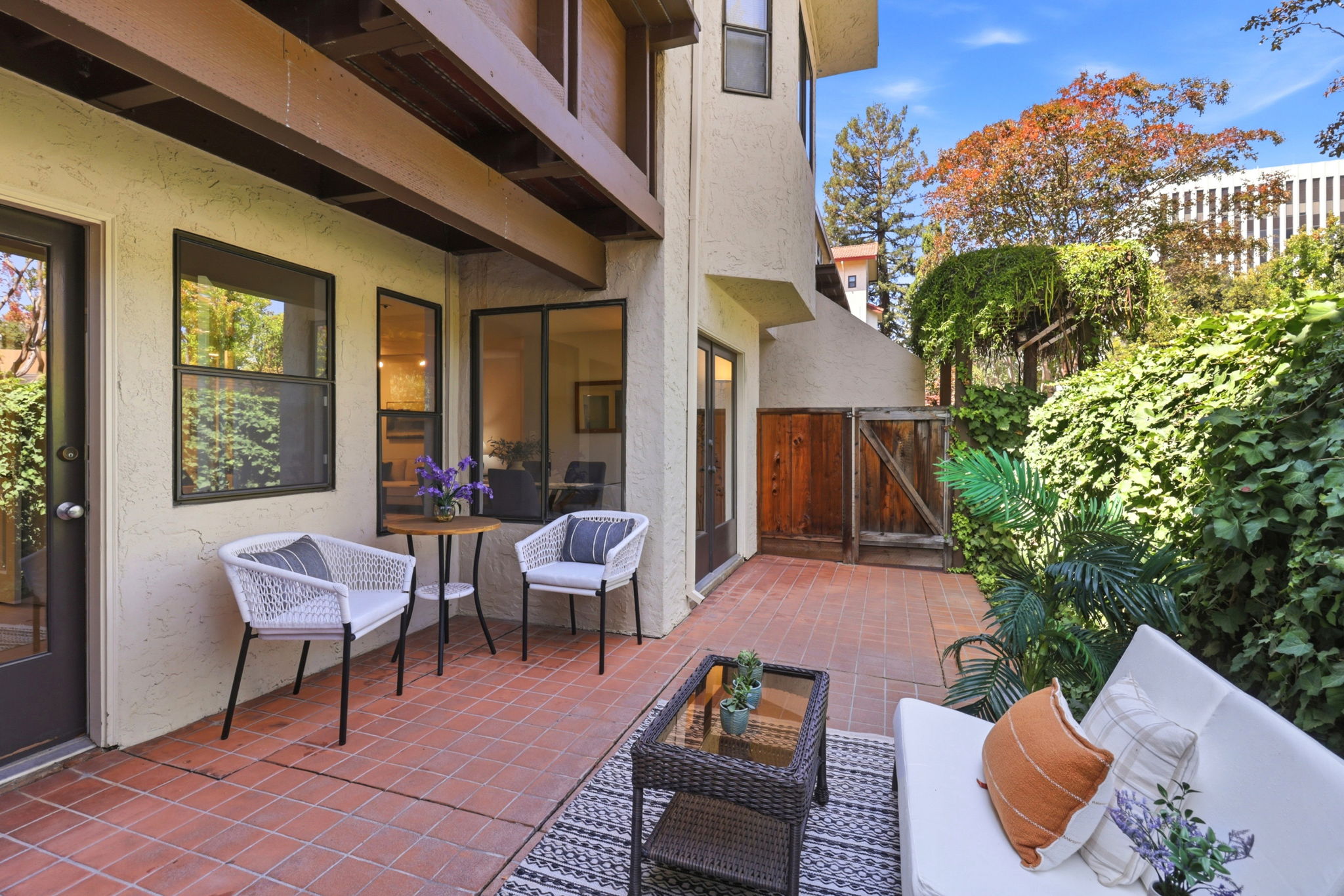 042_F8_722 Ramona St