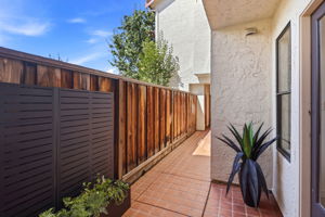 038_F8_722 Ramona St