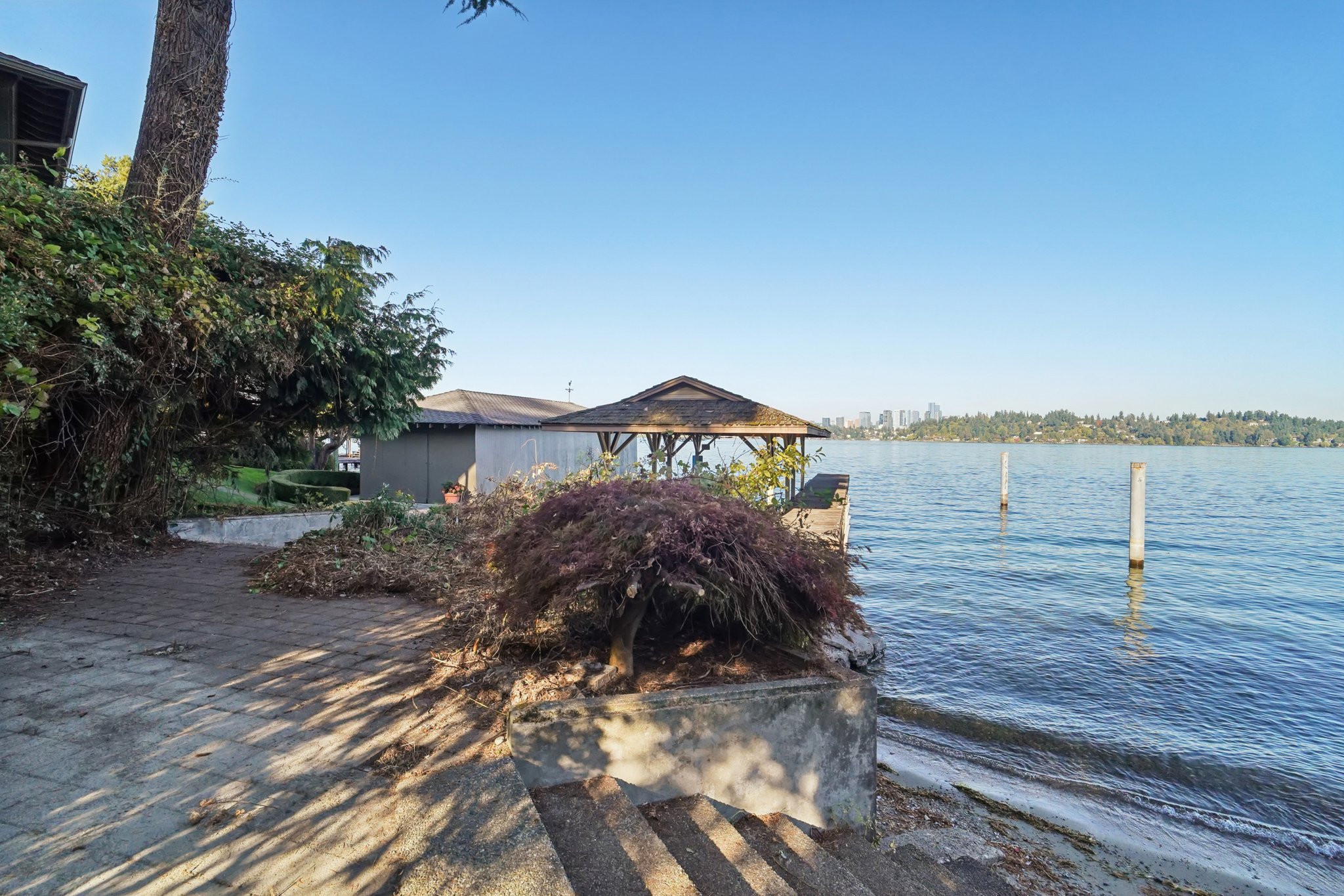 N Mercer Way-S0810-030.jpg