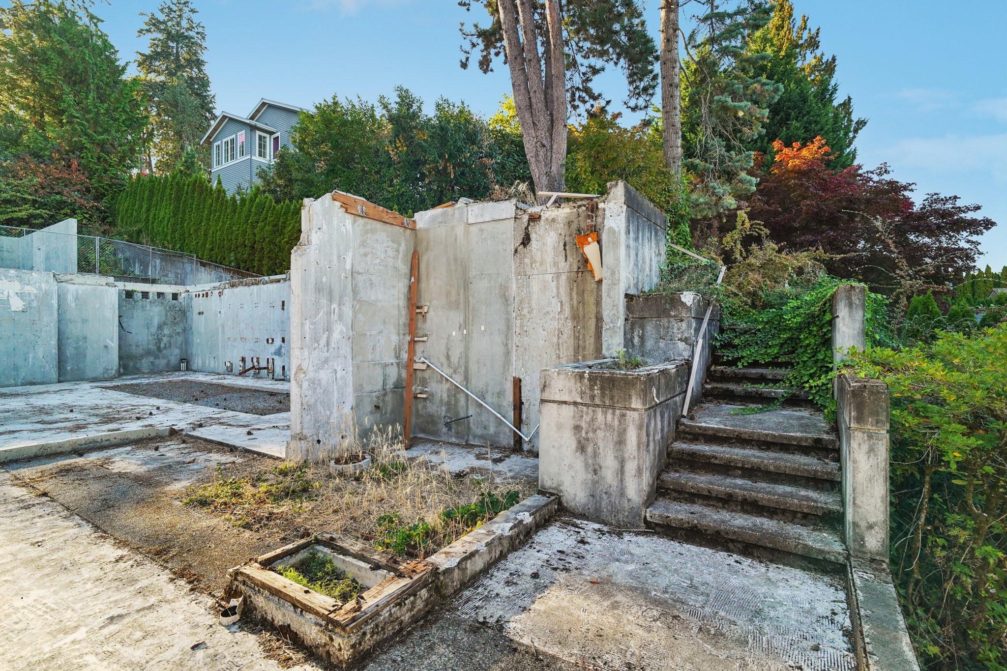 N Mercer Way-S0810-042.jpg