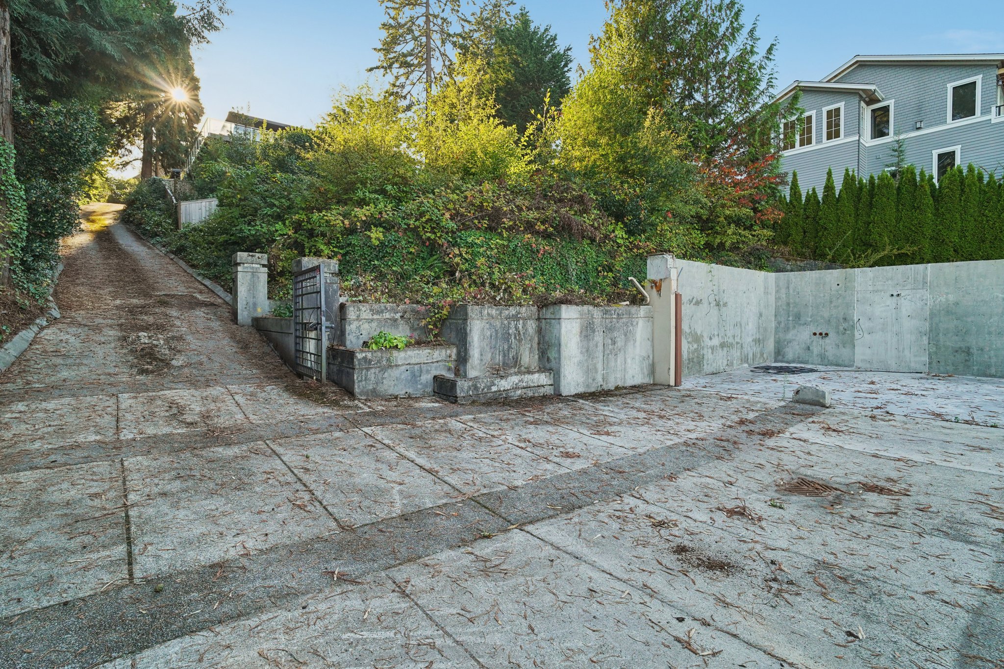 N Mercer Way-S0810-045.jpg