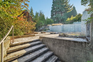 N Mercer Way-S0810-041.jpg