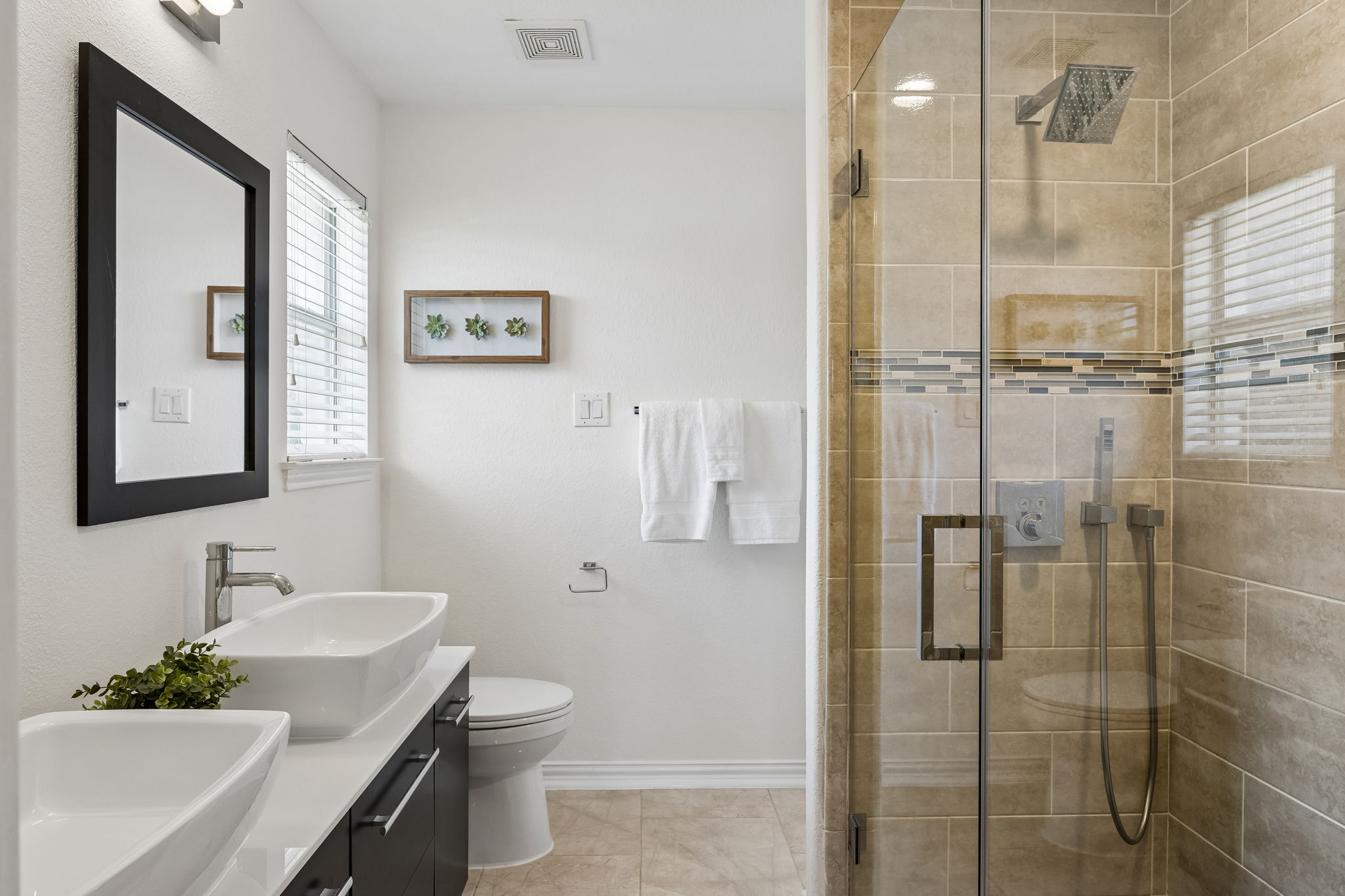 Full Bathroom 3