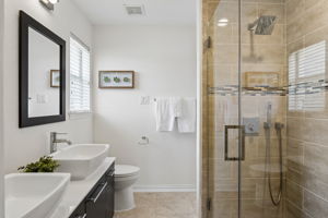 Full Bathroom 3