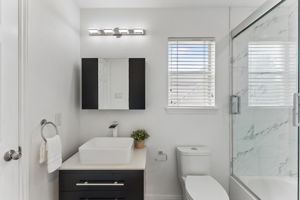 Full Bathroom 2