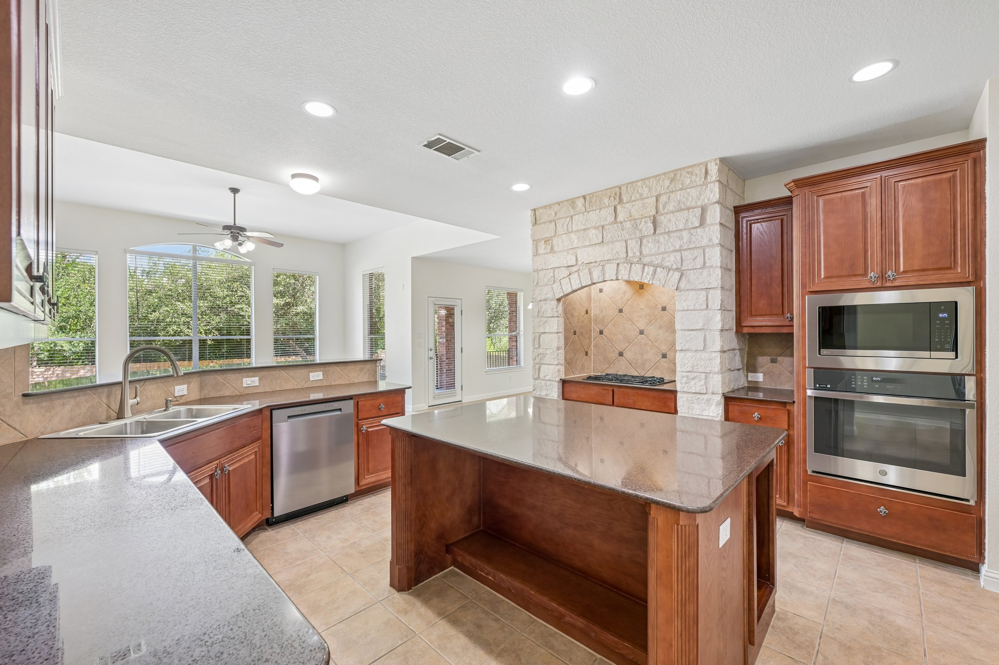 Tanaqua Ln-S0707-015.jpg