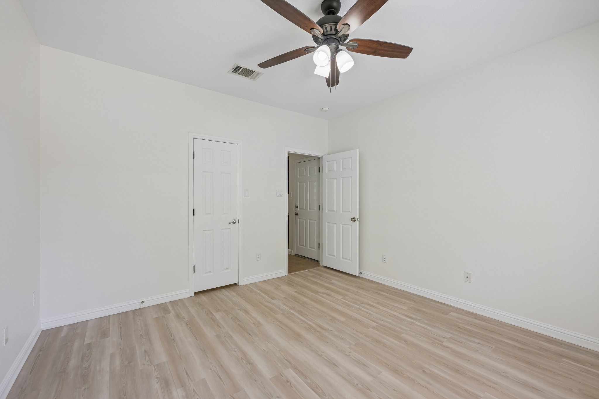 Tanaqua Ln-S0707-031.jpg