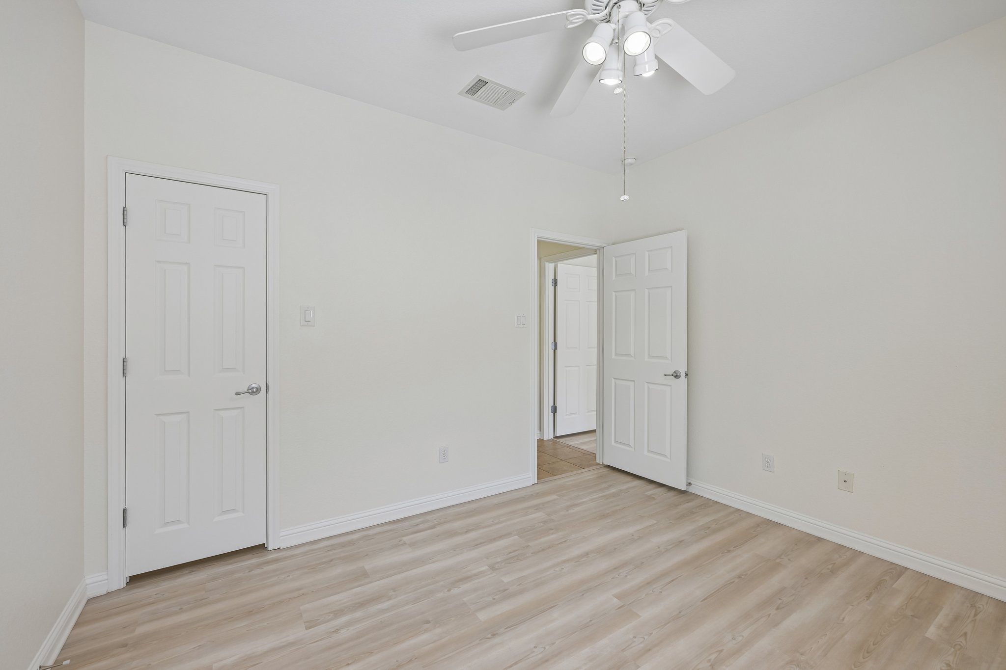 Tanaqua Ln-S0707-033.jpg