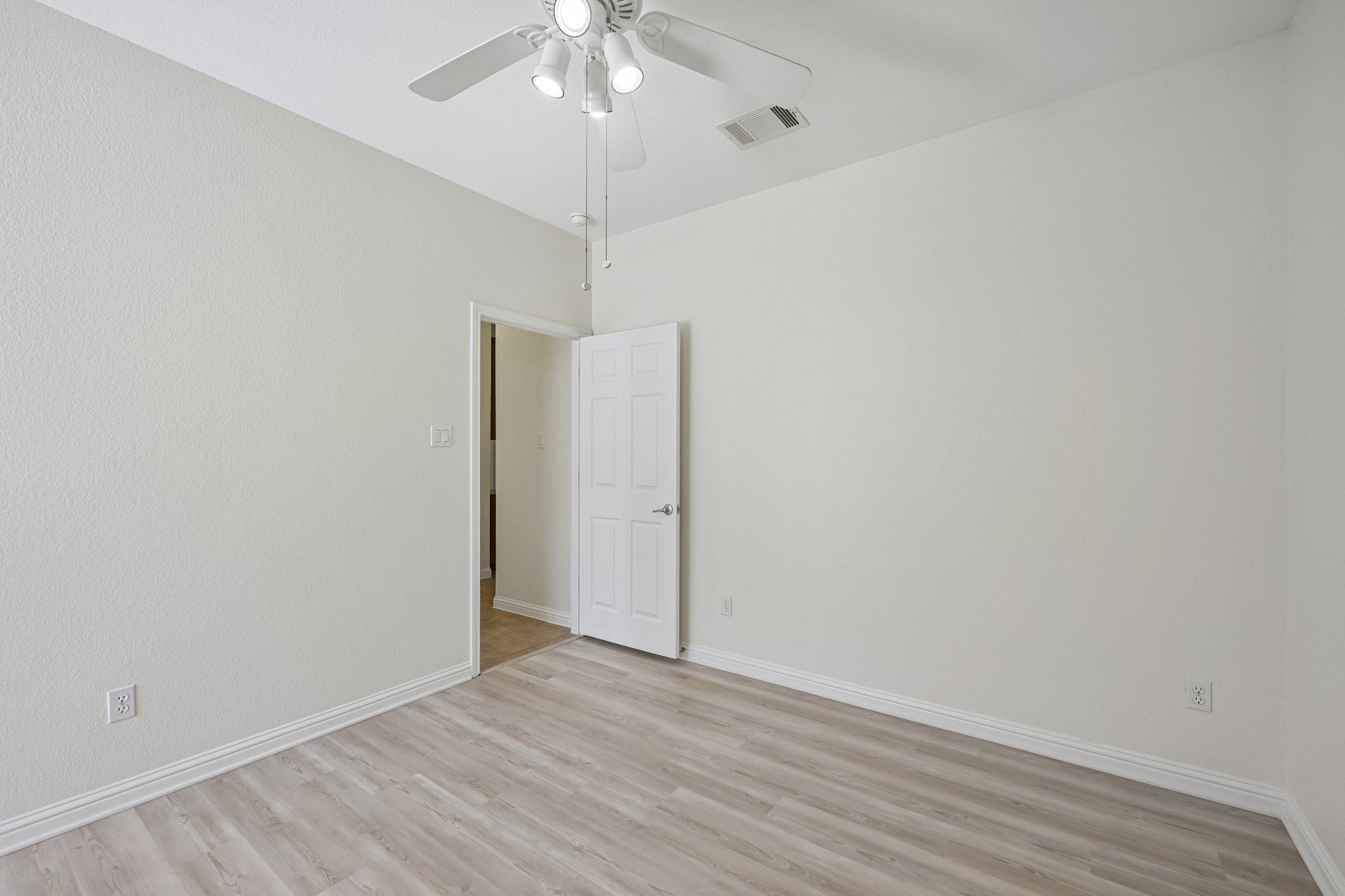 Tanaqua Ln-S0707-035.jpg