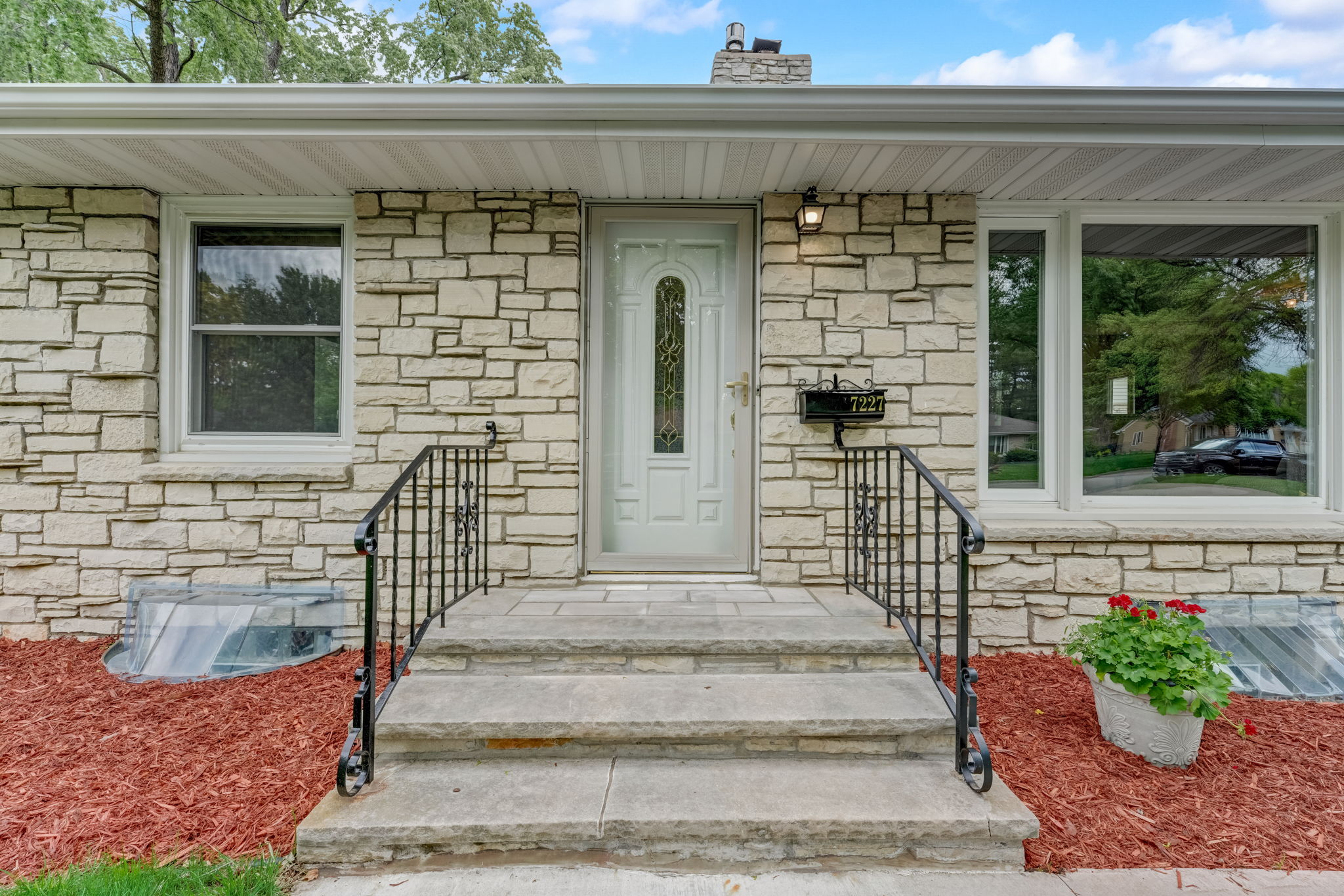 Morgan Ave S-006