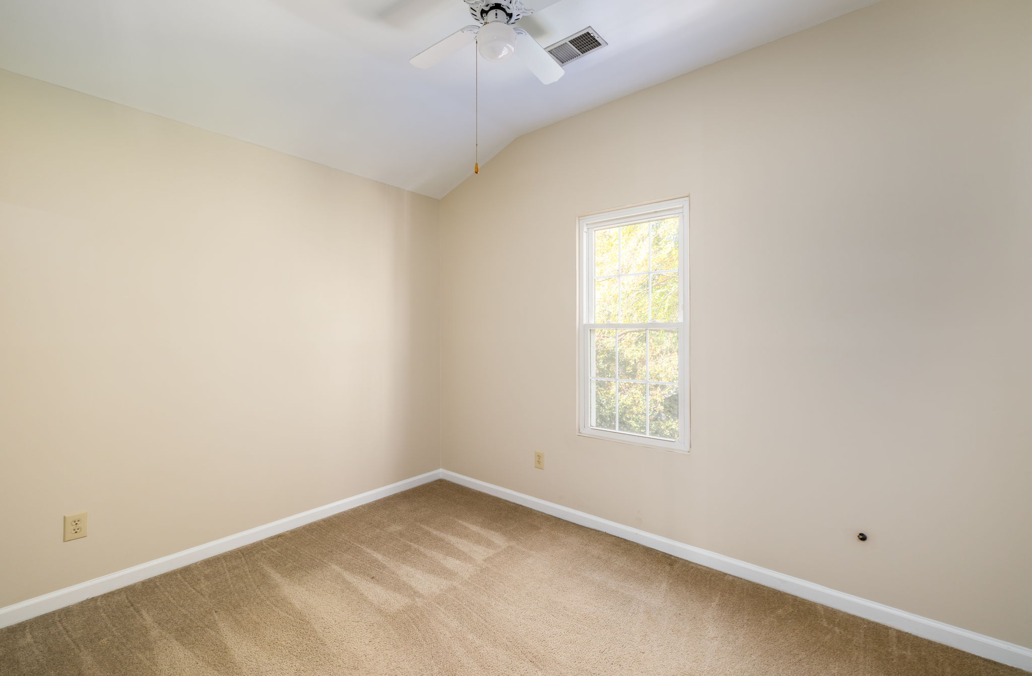 723 Banks St-18