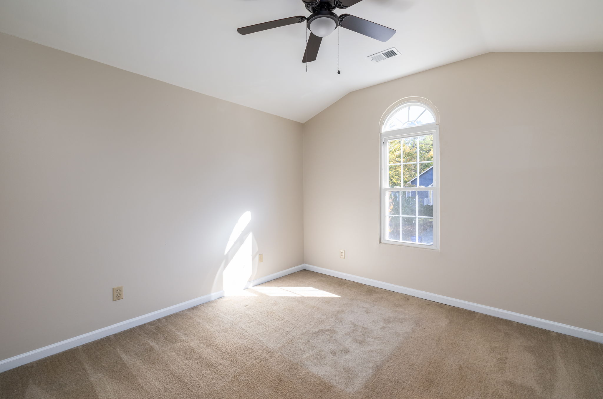 723 Banks St-12