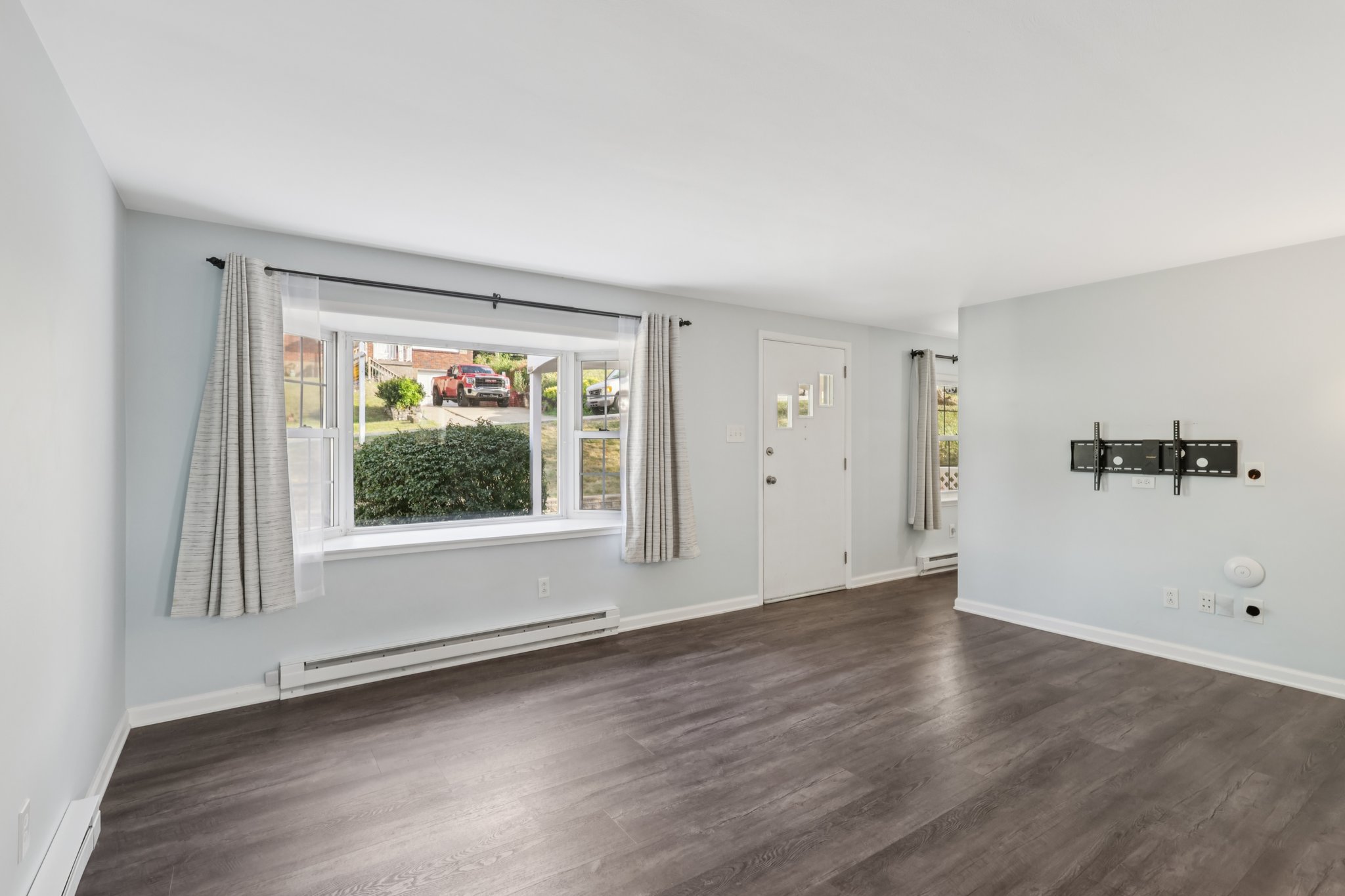 Elwell Ave-L1608-009.jpg