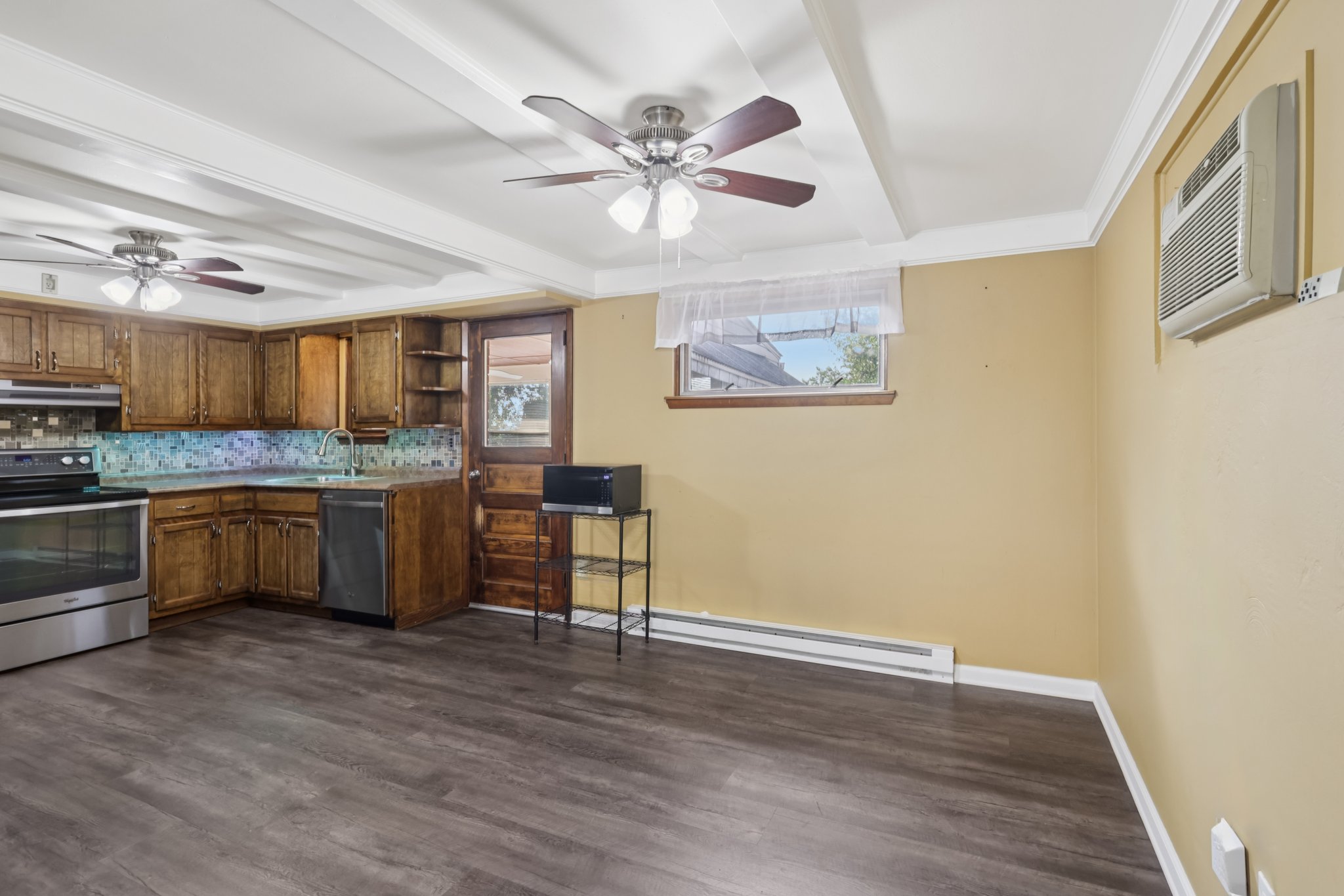 Elwell Ave-L1608-012.jpg