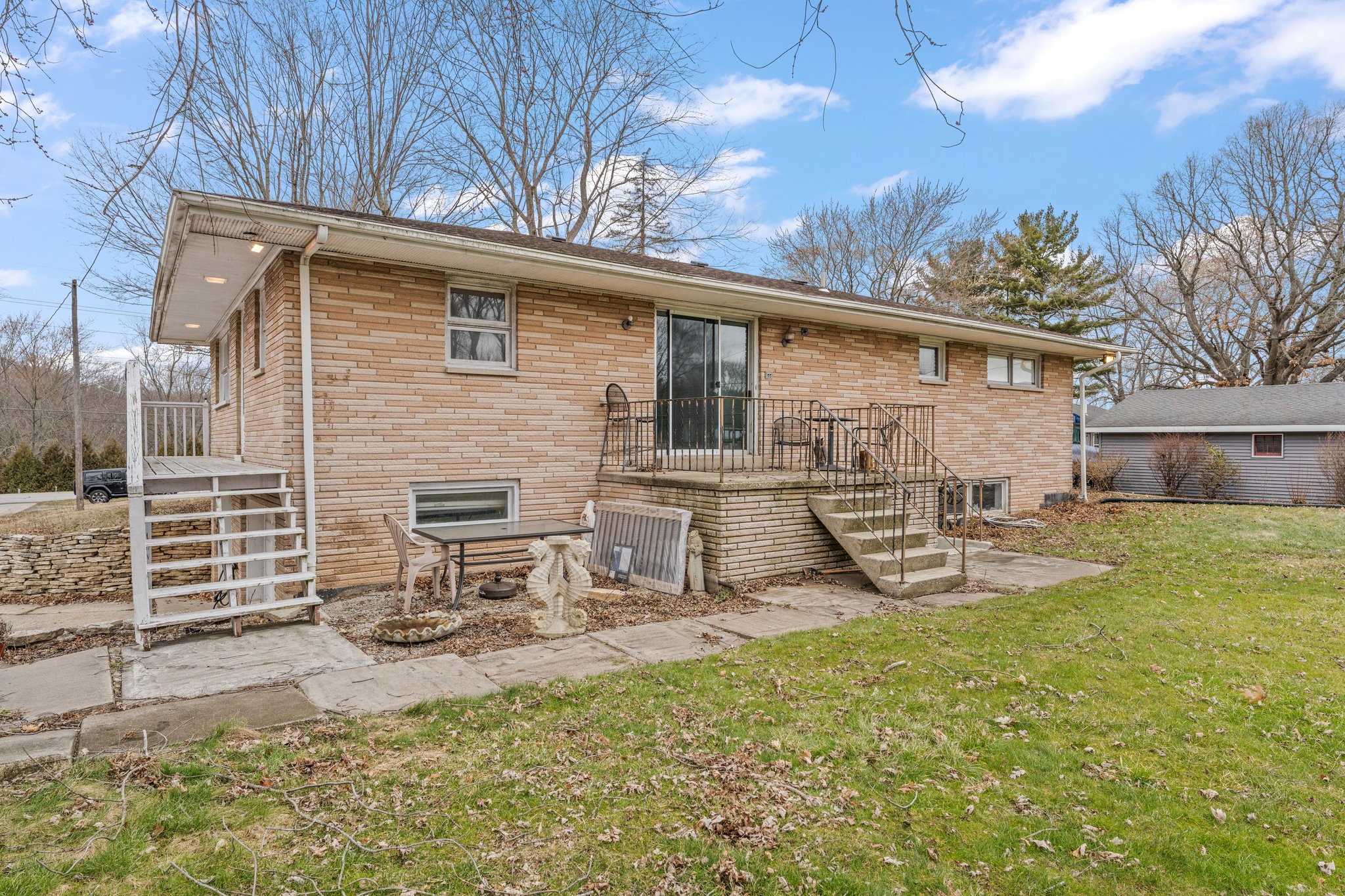 723 Meridian Rd, Valparaiso, IN 46385 Zoom Media USA